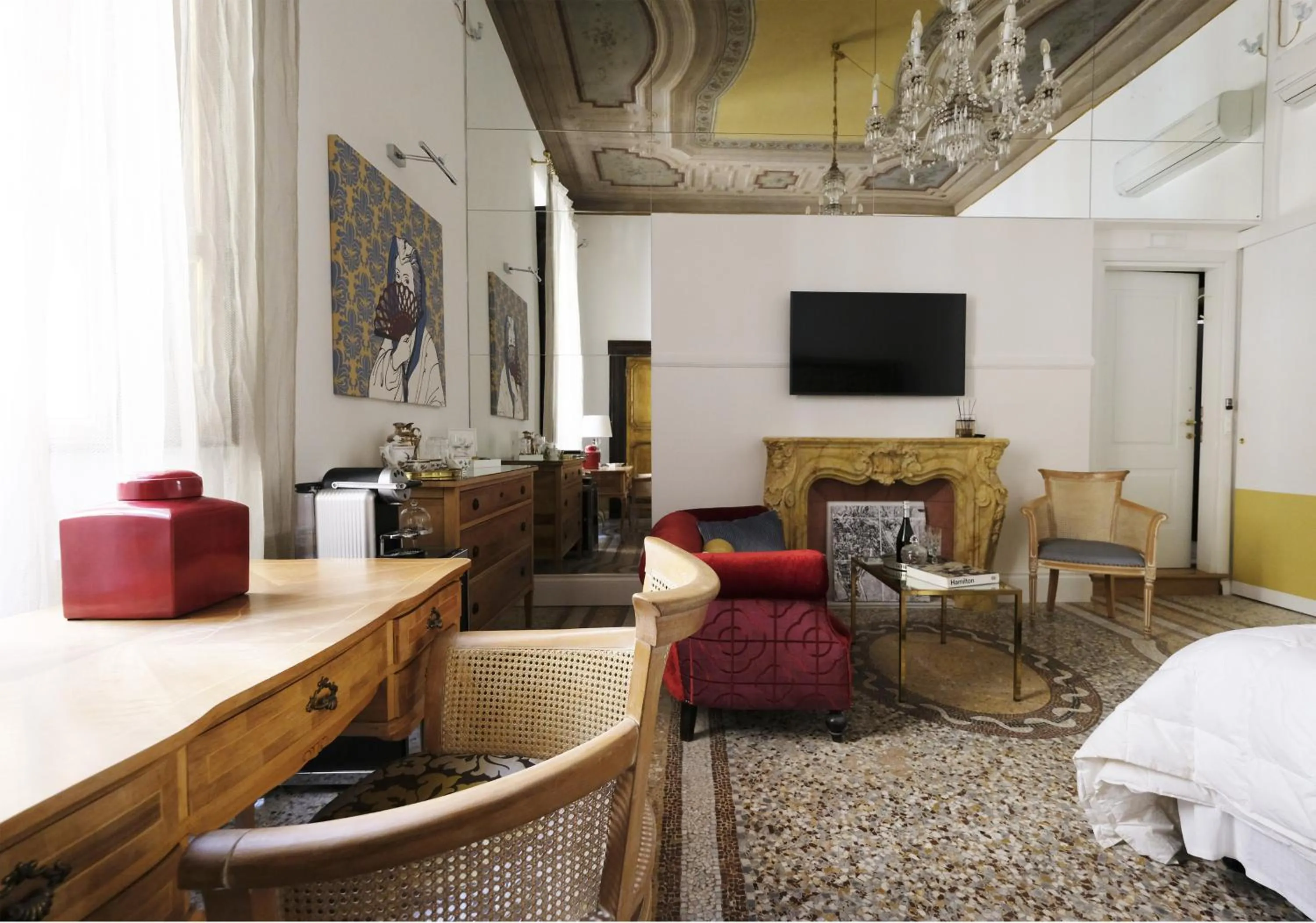 Seating area, Bed in Nobildonne Relais