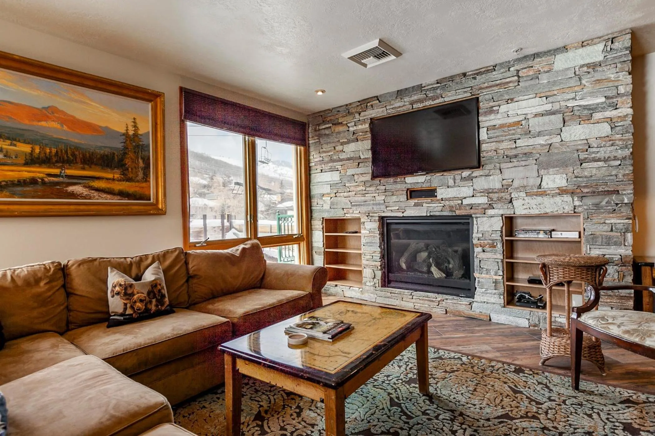 TV and multimedia in The Caledonian by All Seasons Resort Lodging