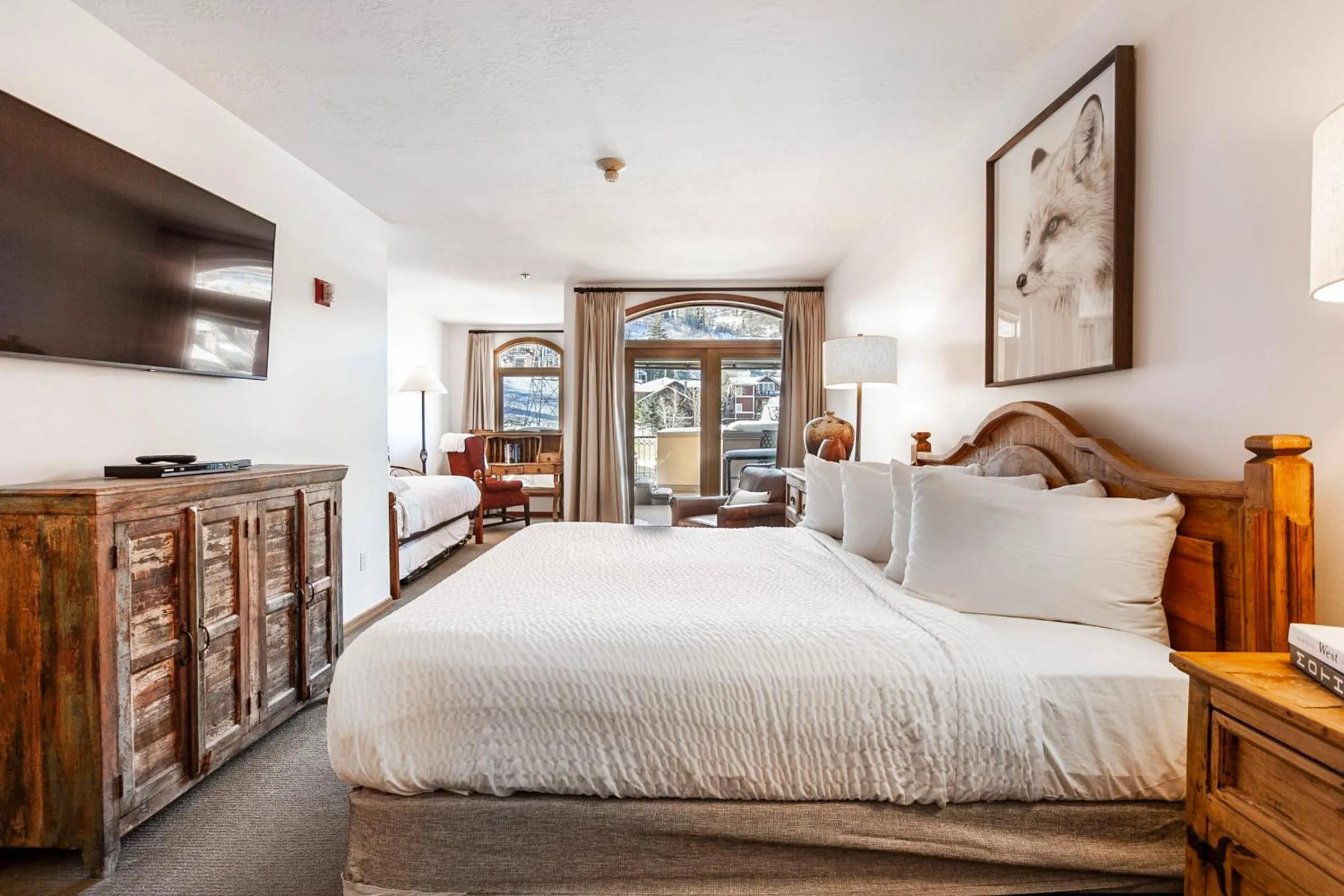 Bedroom, Bed in The Caledonian by All Seasons Resort Lodging