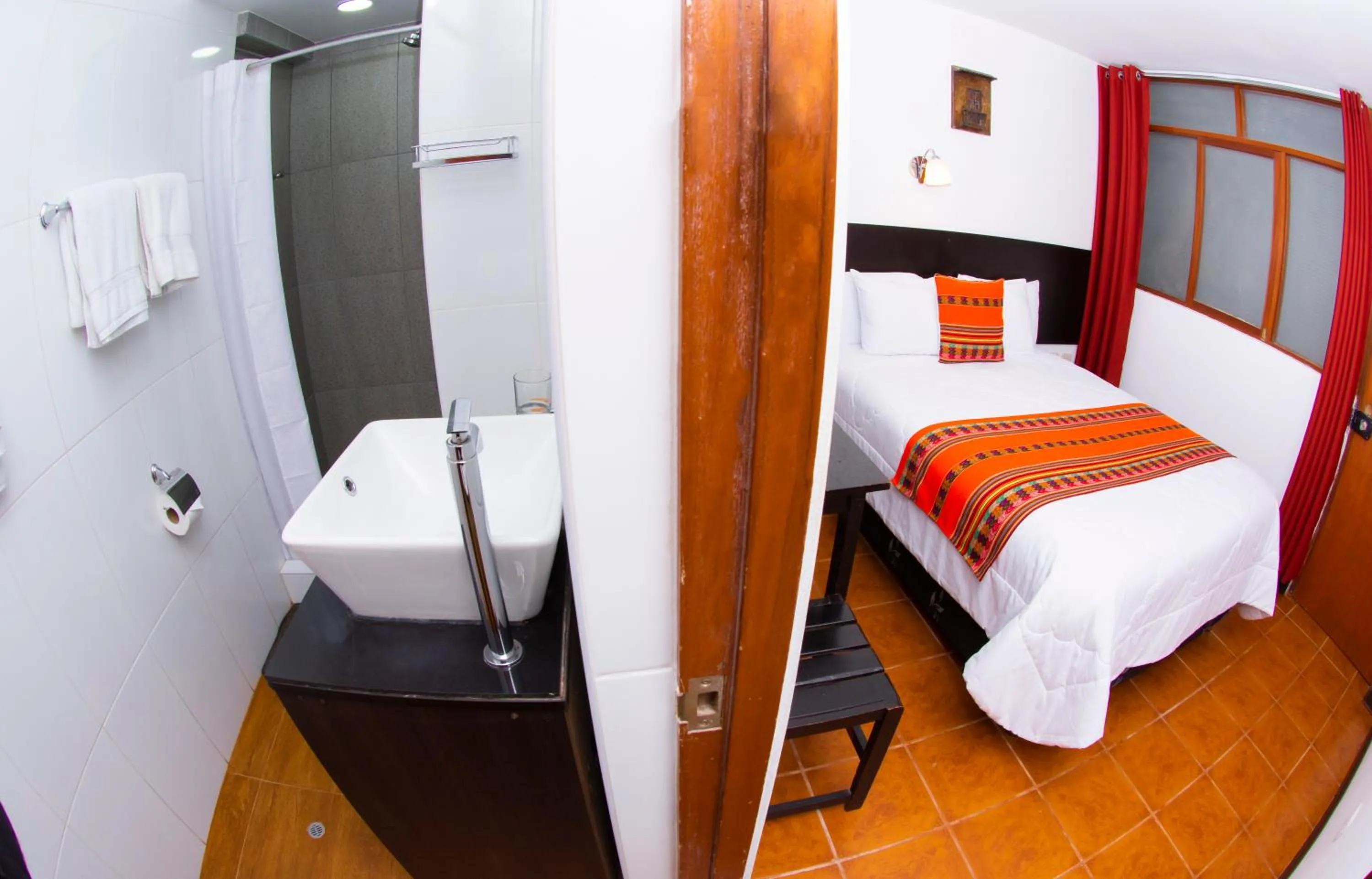 Photo of the whole room, Bed in La Casa de Los Balcones