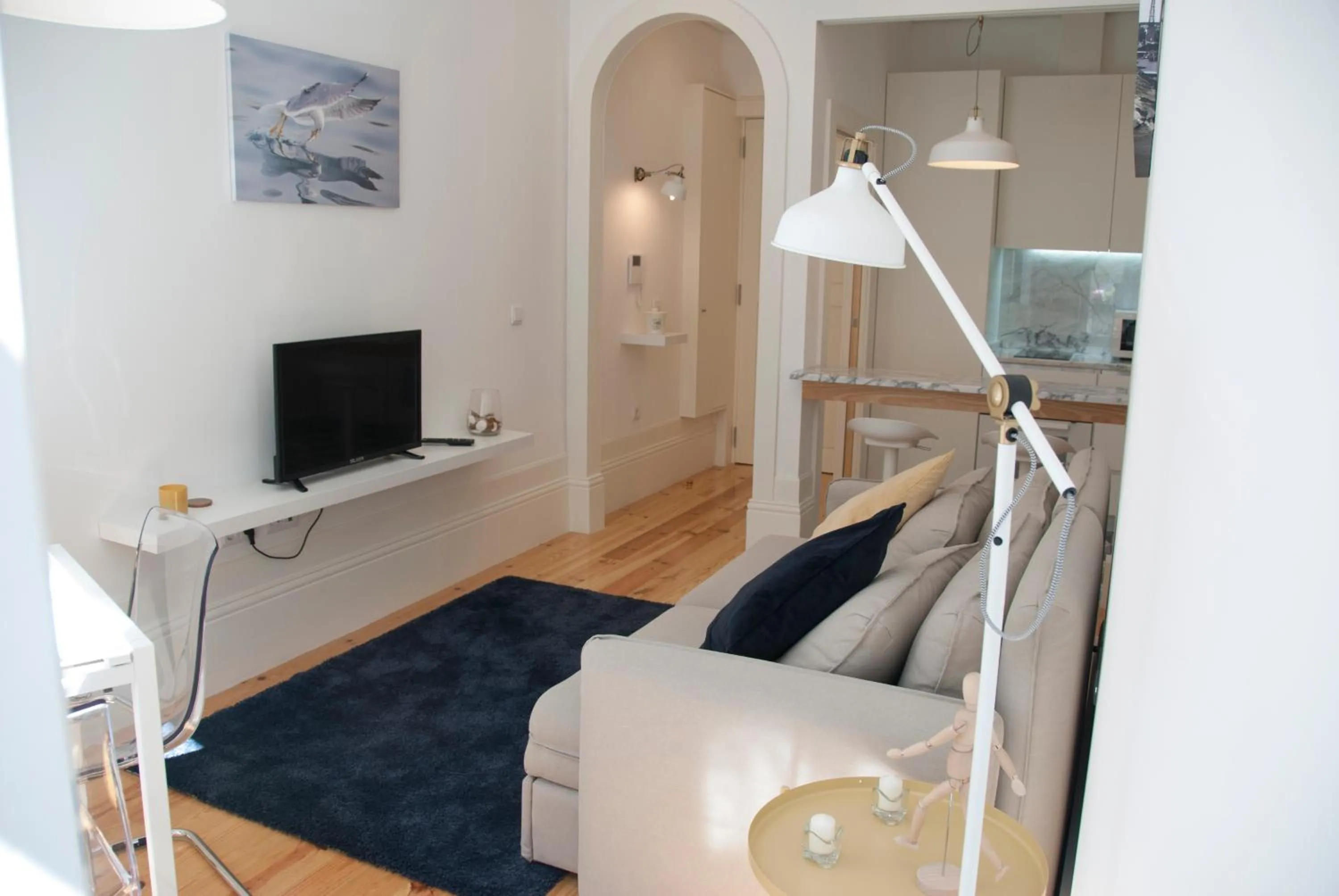Communal lounge/ TV room in OportoView Alegria Apartment
