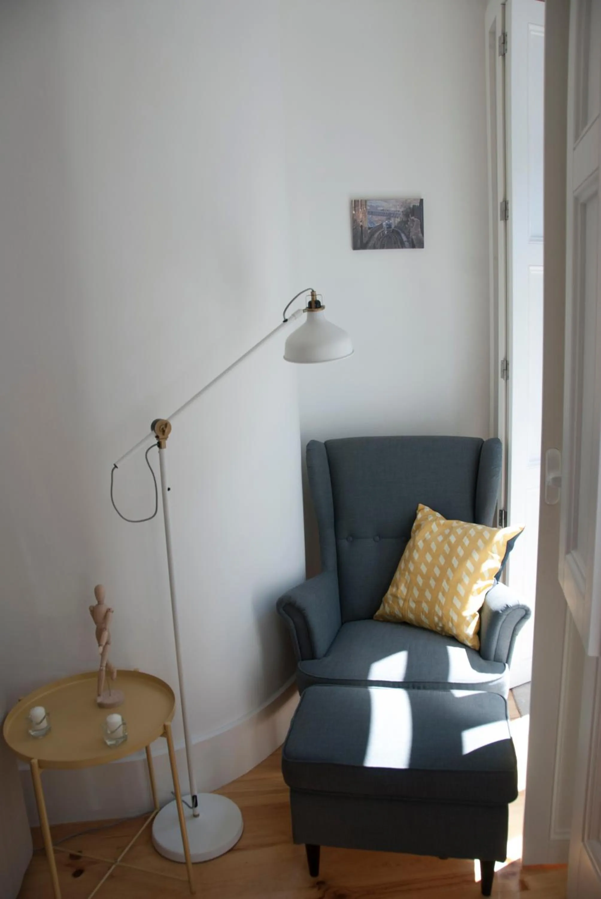 Communal lounge/ TV room in OportoView Alegria Apartment