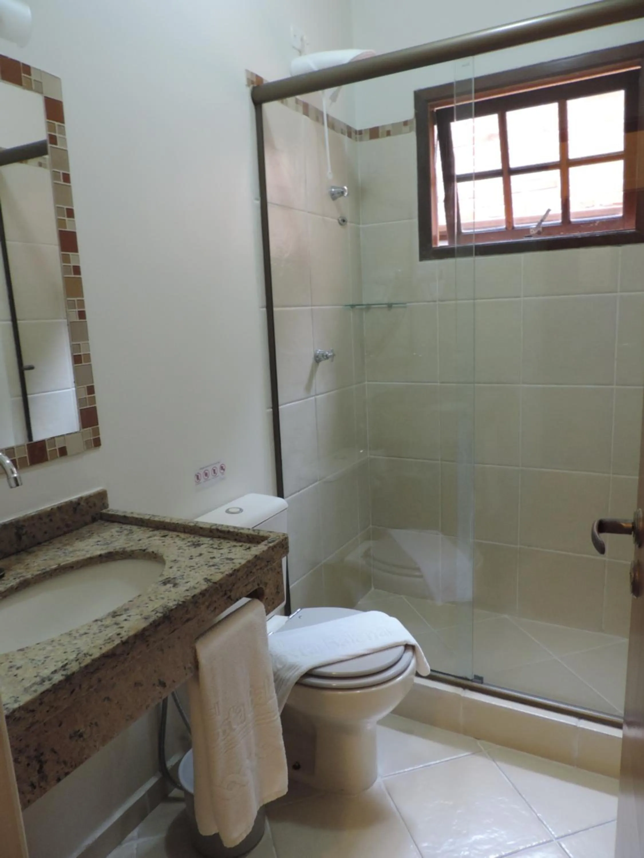 Bathroom in Hotel Costa Balena-Piscina Aquecida Coberta