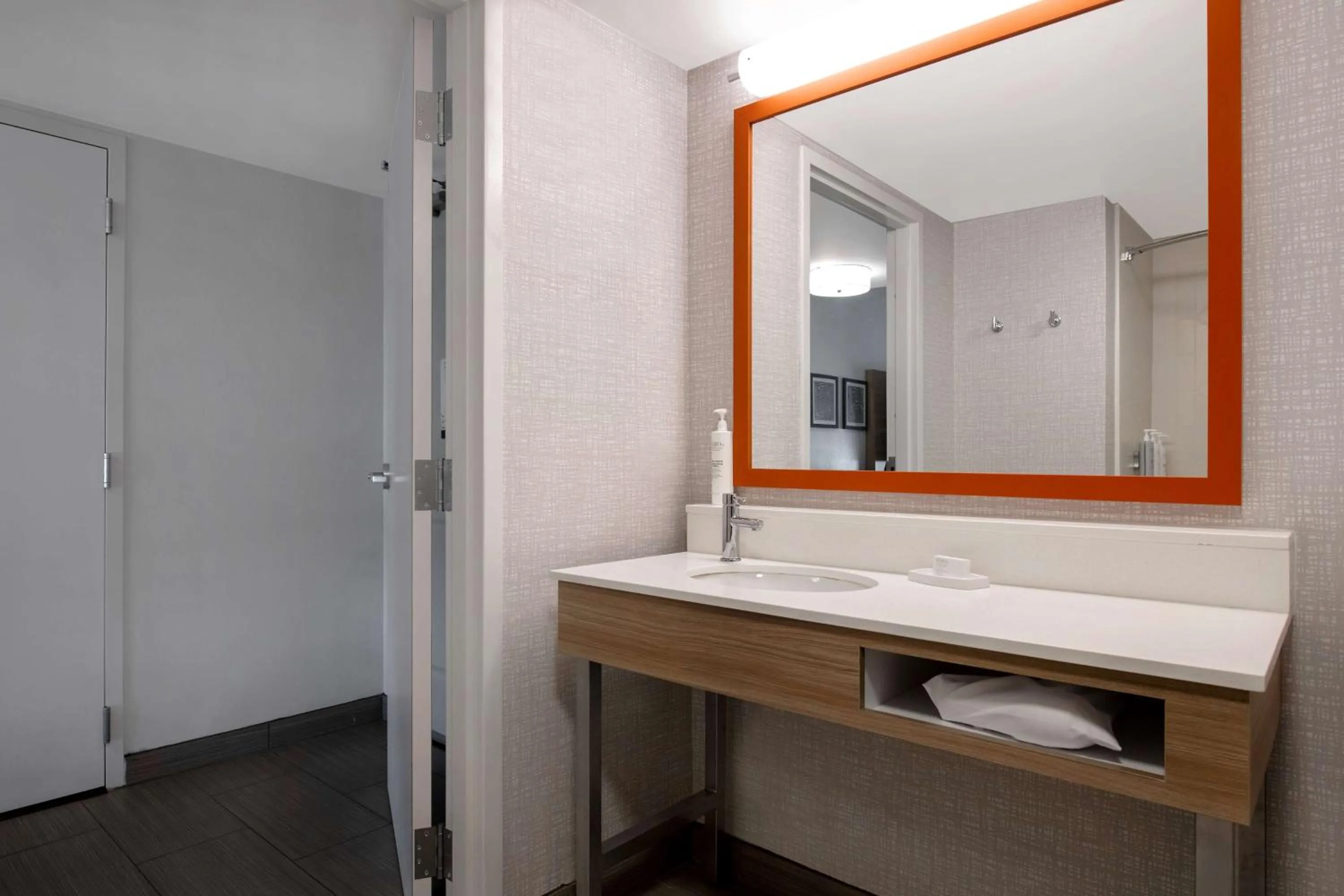 Photo of the whole room in Hampton Inn Anderson/Alliance Business Park