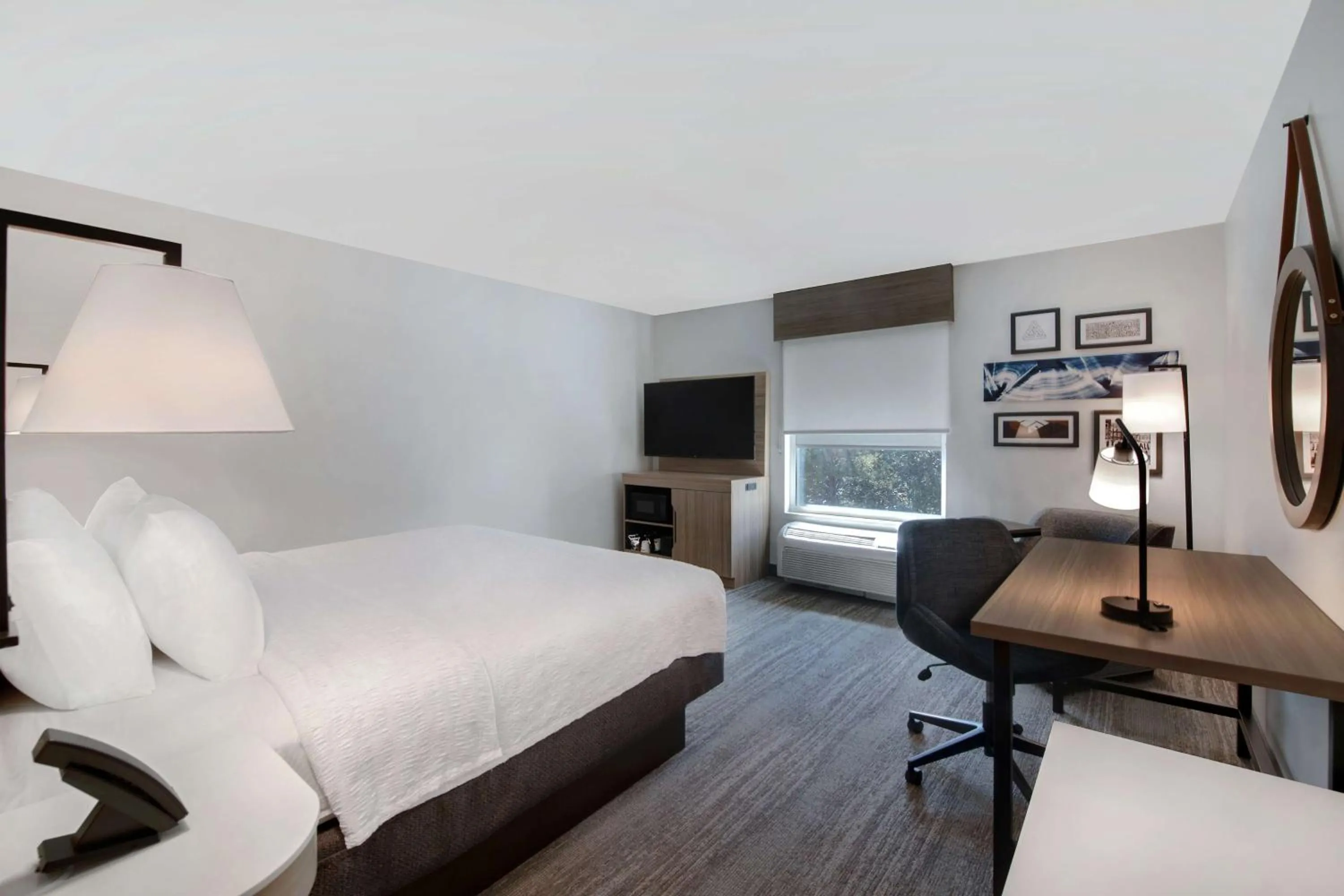 Bedroom, Bed in Hampton Inn Anderson/Alliance Business Park