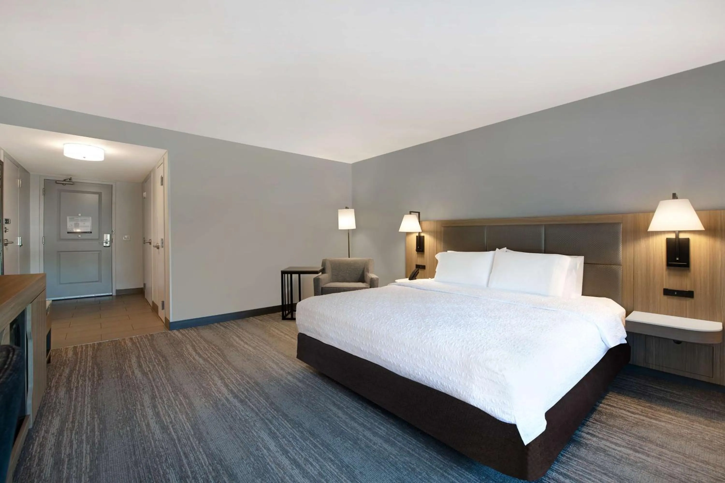 Living room, Bed in Hampton Inn Anderson/Alliance Business Park