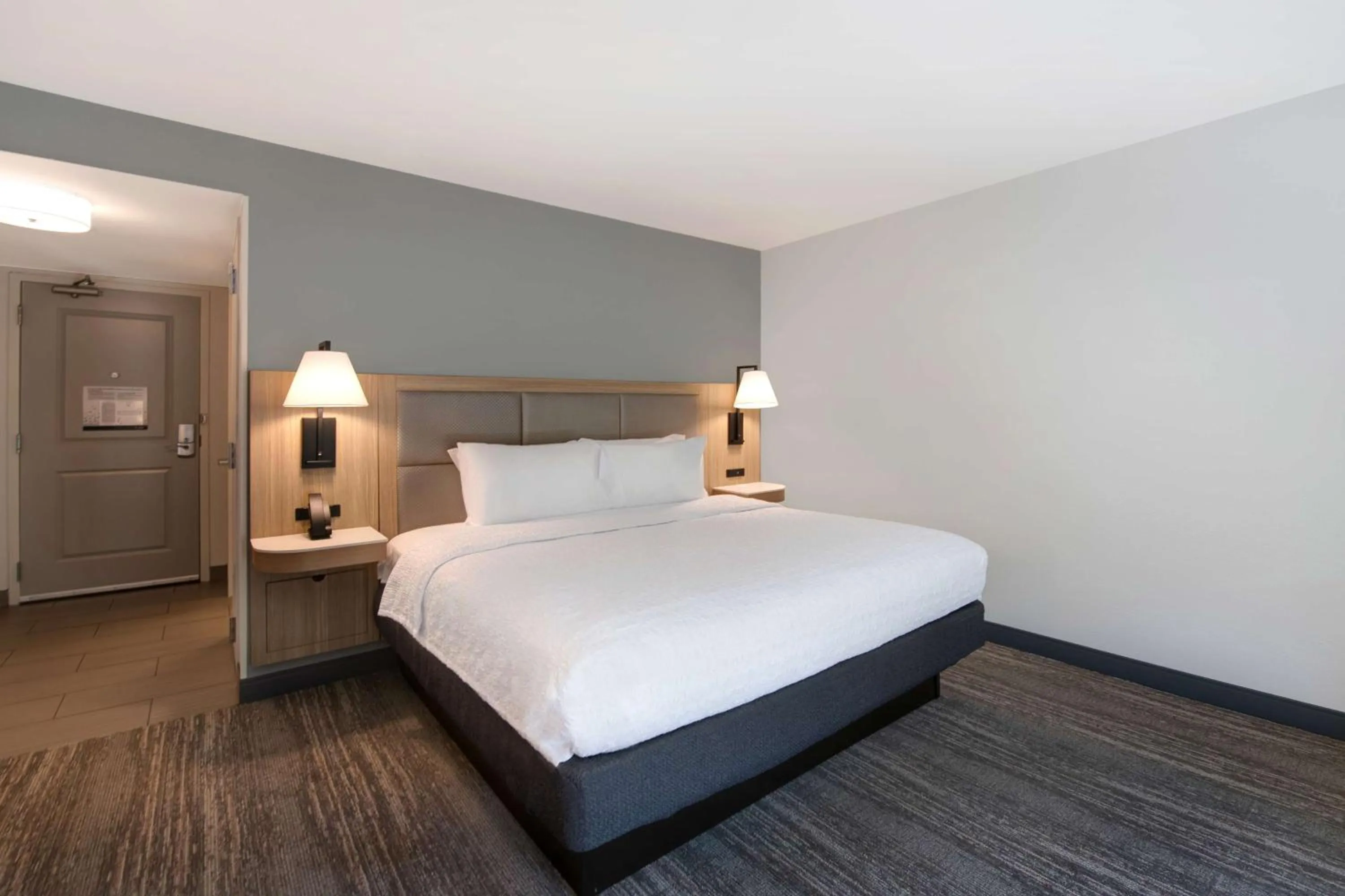 Photo of the whole room, Bed in Hampton Inn Anderson/Alliance Business Park