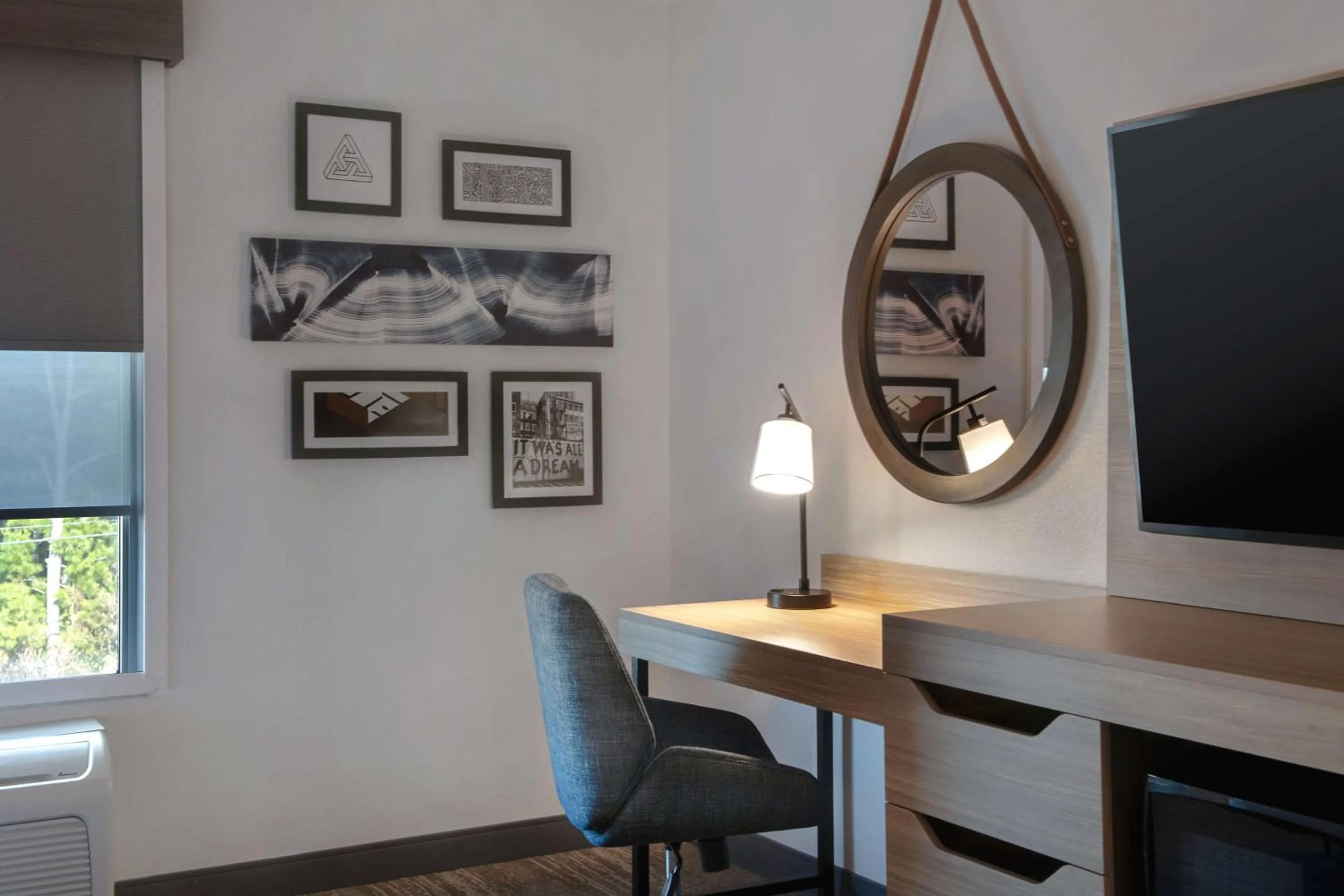 Bedroom in Hampton Inn Anderson/Alliance Business Park