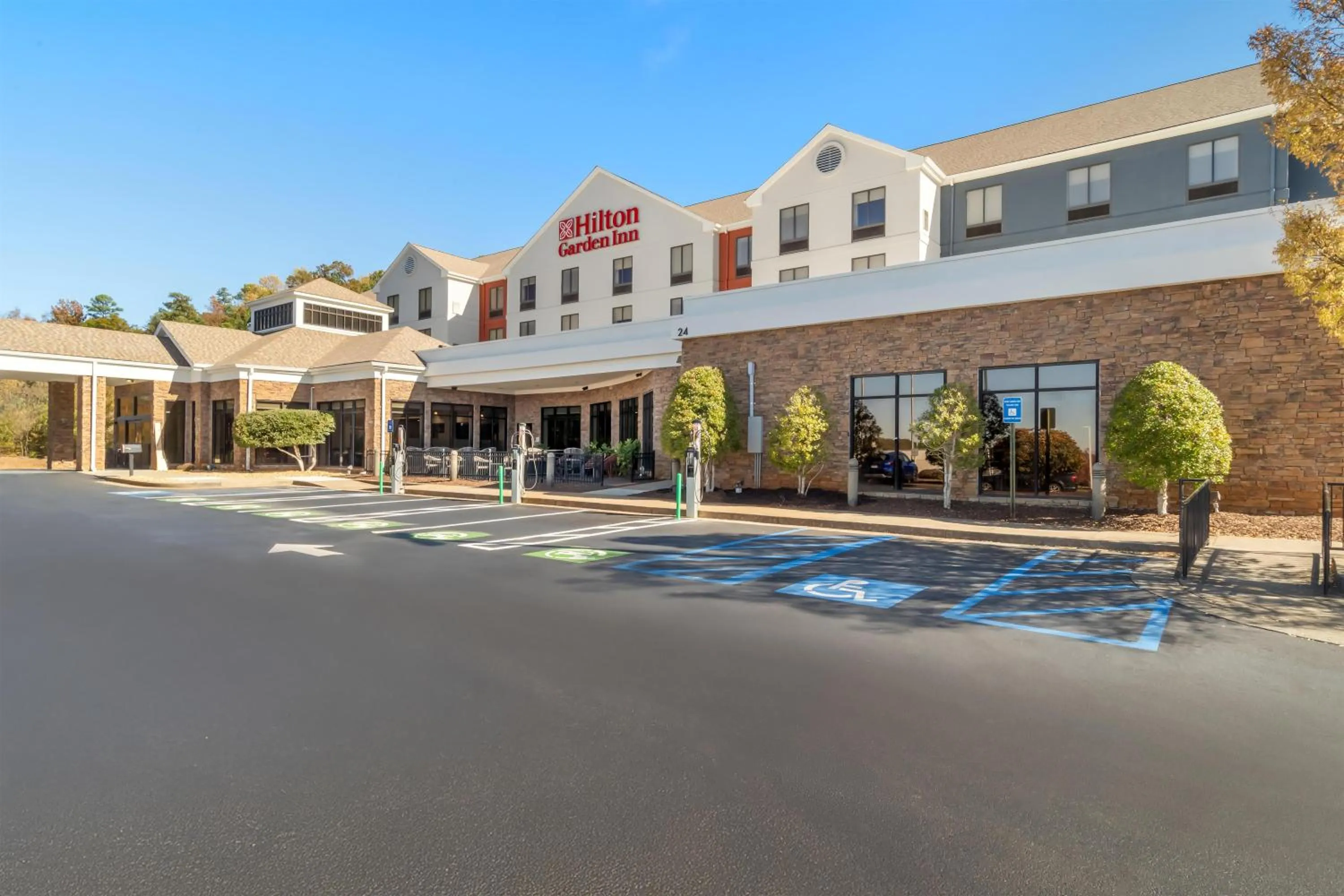 Property building in Hilton Garden Inn Cartersville