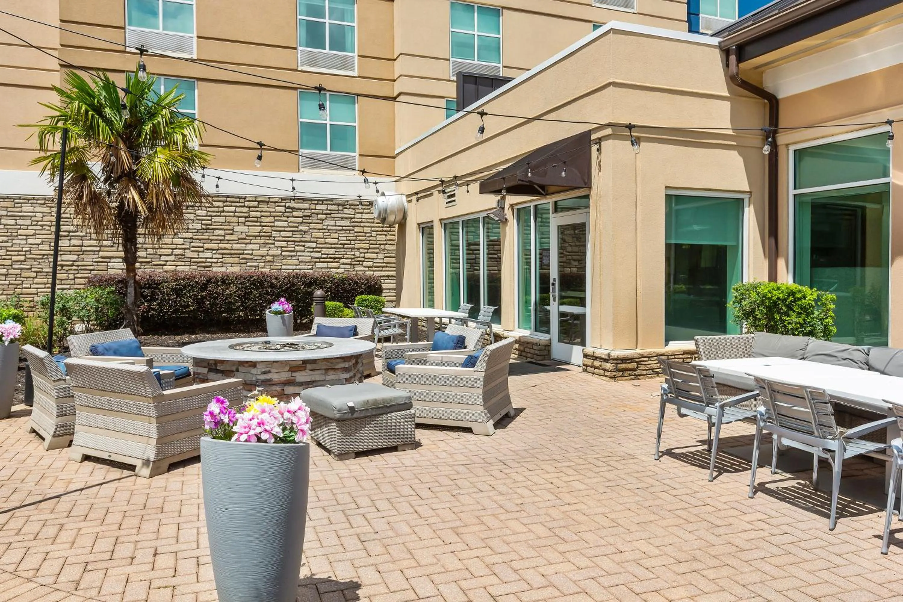 Patio in Hilton Garden Inn Atlanta Airport North