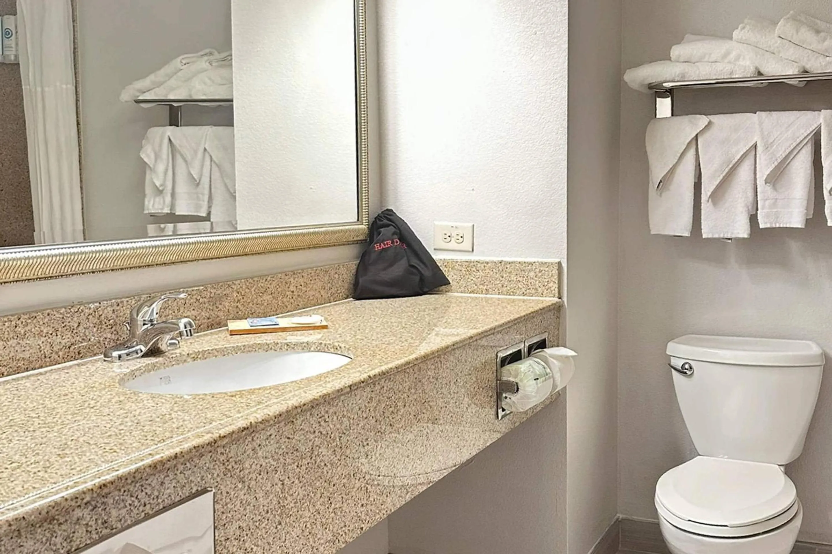 Bedroom in Country Inn & Suites by Radisson, Concord (Kannapolis), NC