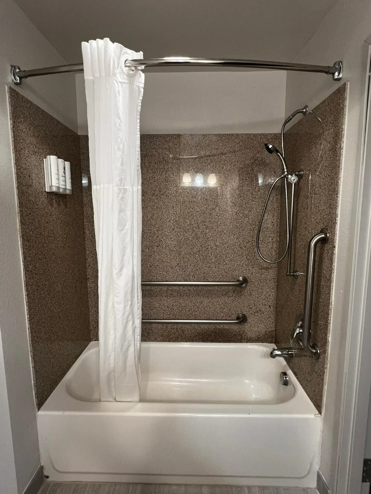 Queen Room with Two Queen Beds - Disability Access/Non-Smoking in Country Inn & Suites by Radisson, Concord (Kannapolis), NC Queen Room with Two Queen Beds - Disability Access/Non-Smoking in Country Inn & Suites by Radisson, Concord (Kannapolis), NC