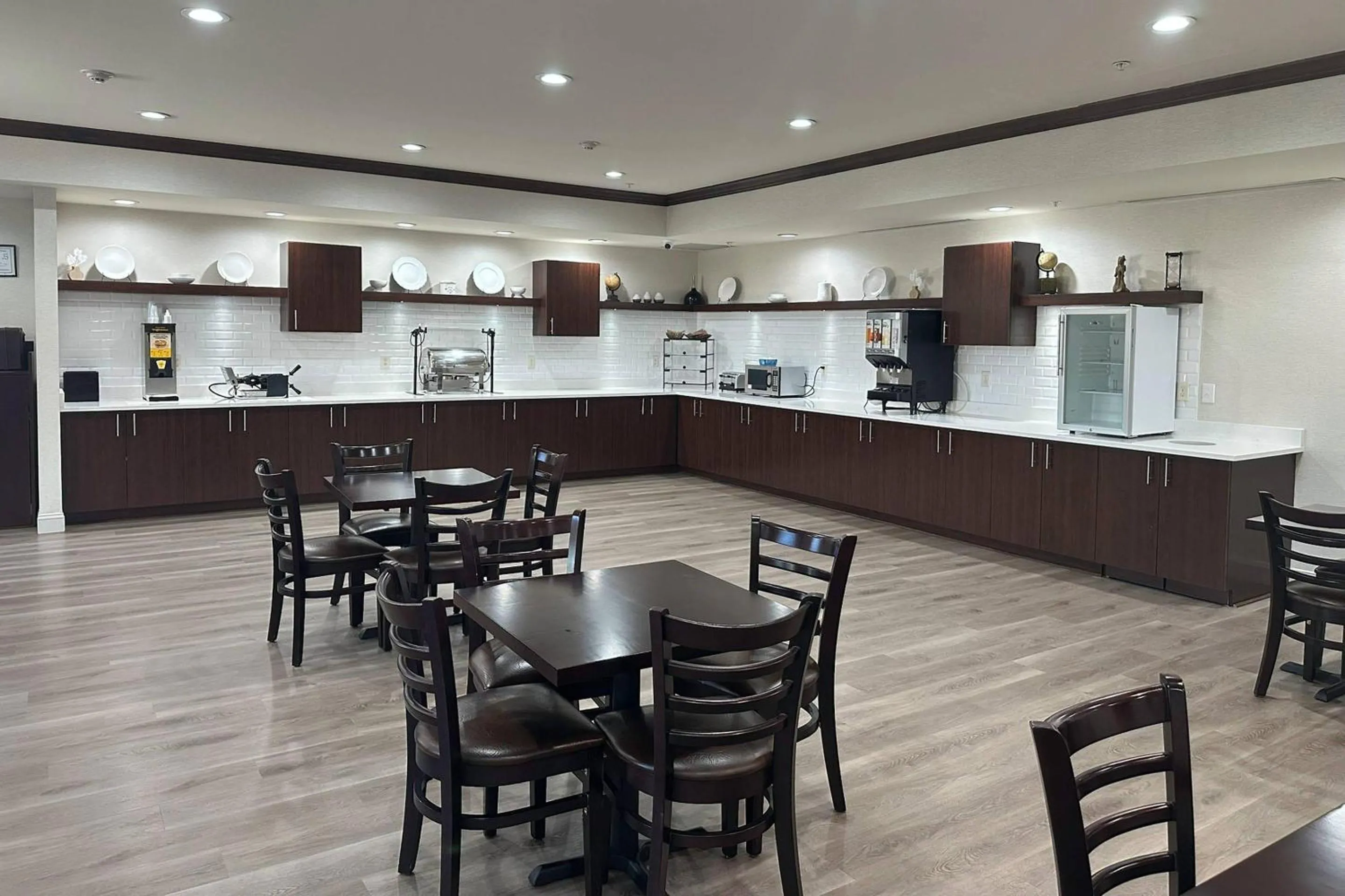 Breakfast in Country Inn & Suites by Radisson, Concord (Kannapolis), NC