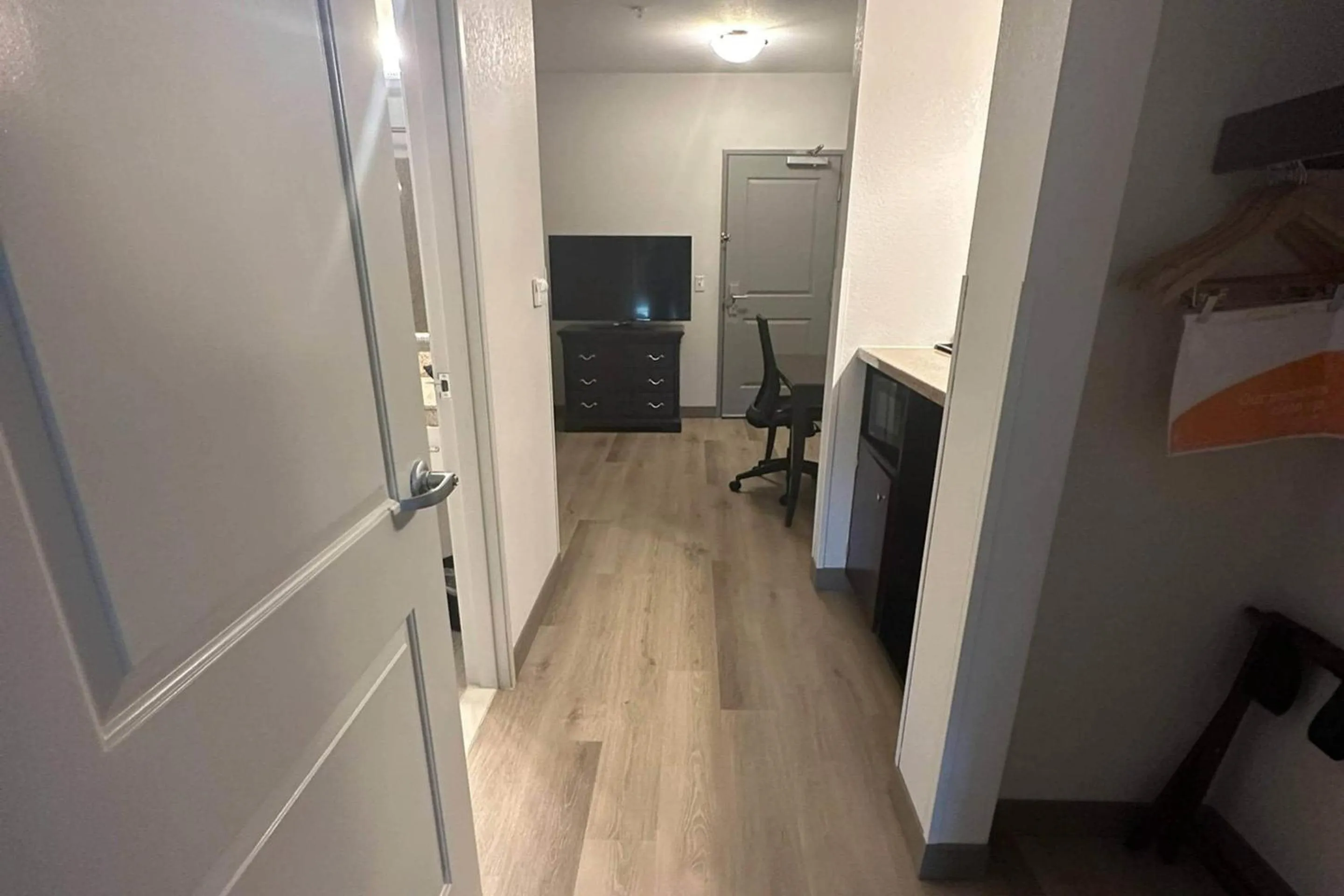 Bedroom in Country Inn & Suites by Radisson, Concord (Kannapolis), NC