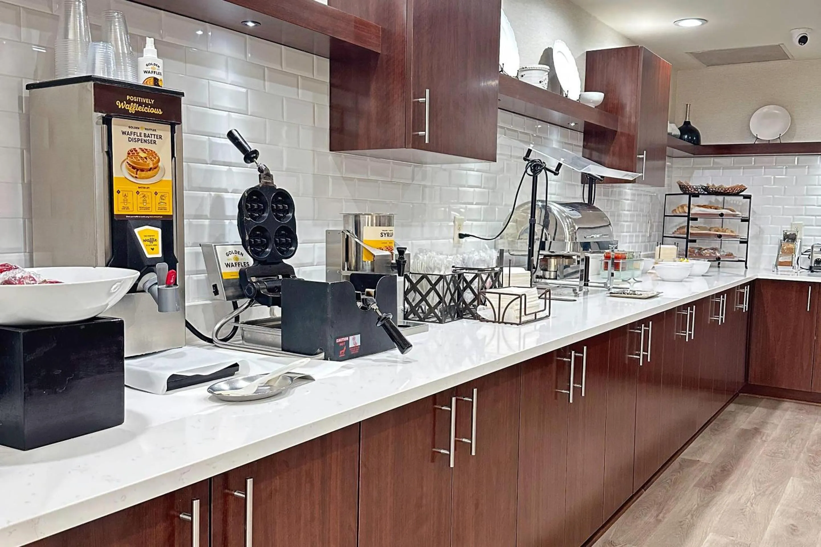 Breakfast in Country Inn & Suites by Radisson, Concord (Kannapolis), NC