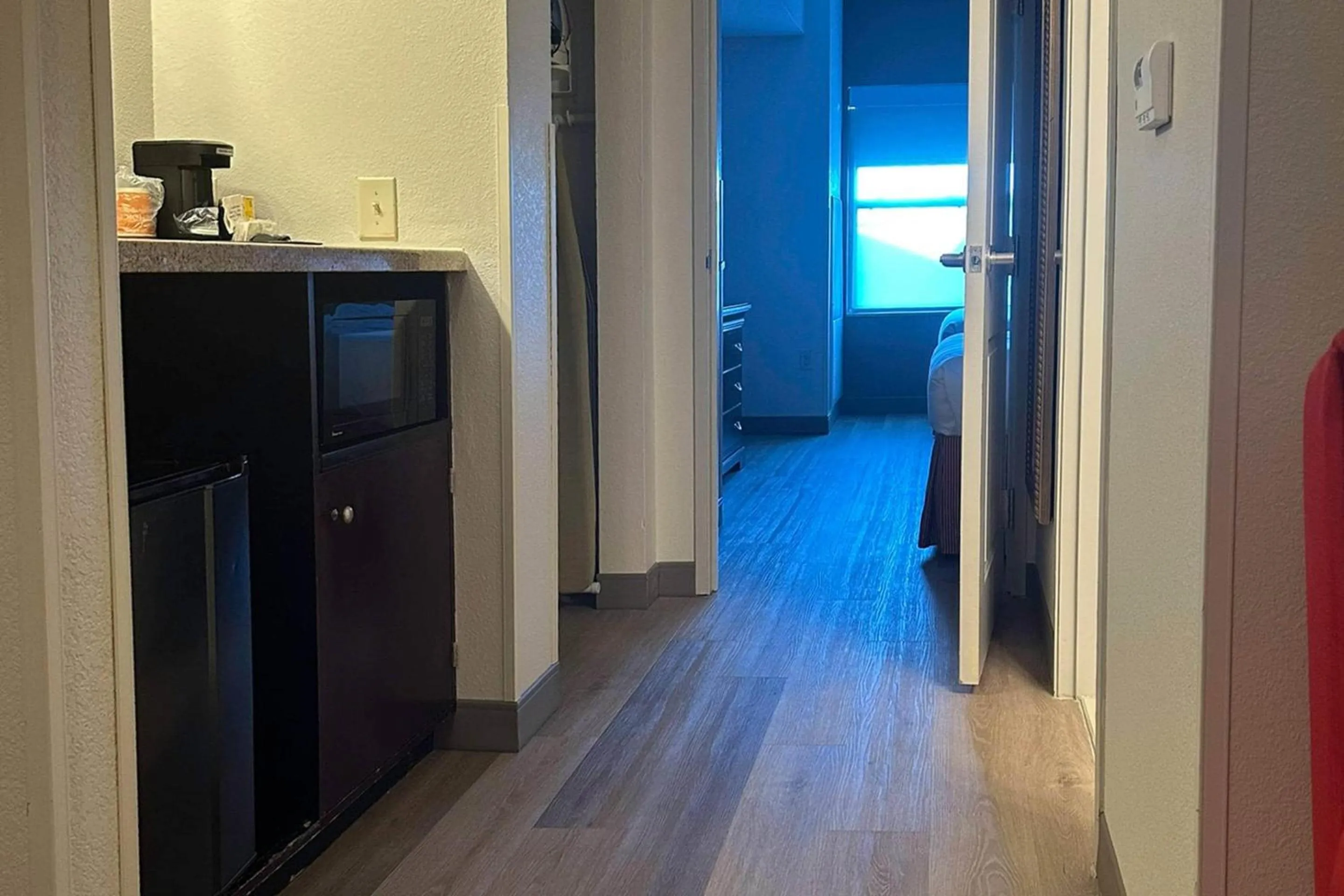 Bedroom in Country Inn & Suites by Radisson, Concord (Kannapolis), NC