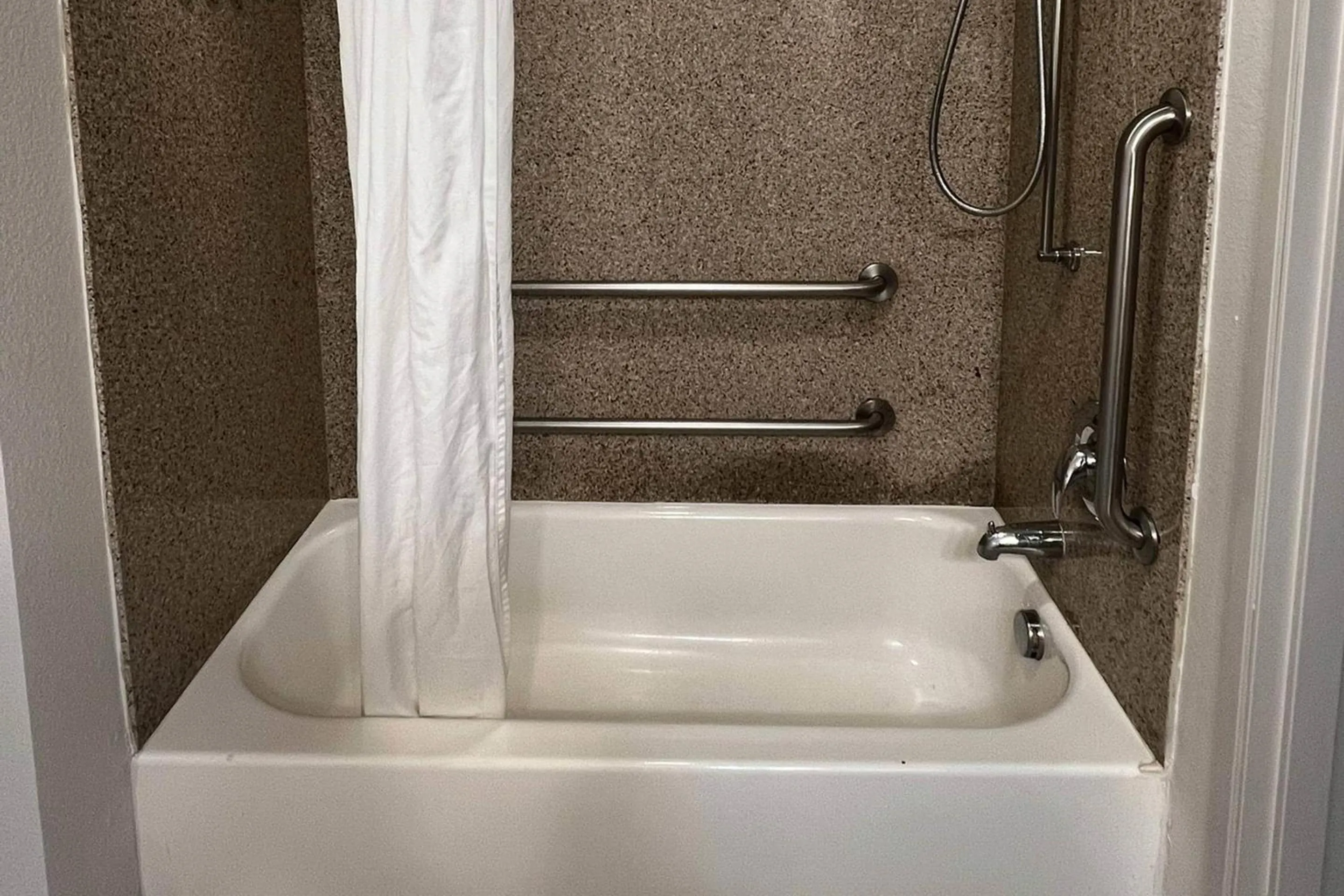 Bedroom in Country Inn & Suites by Radisson, Concord (Kannapolis), NC