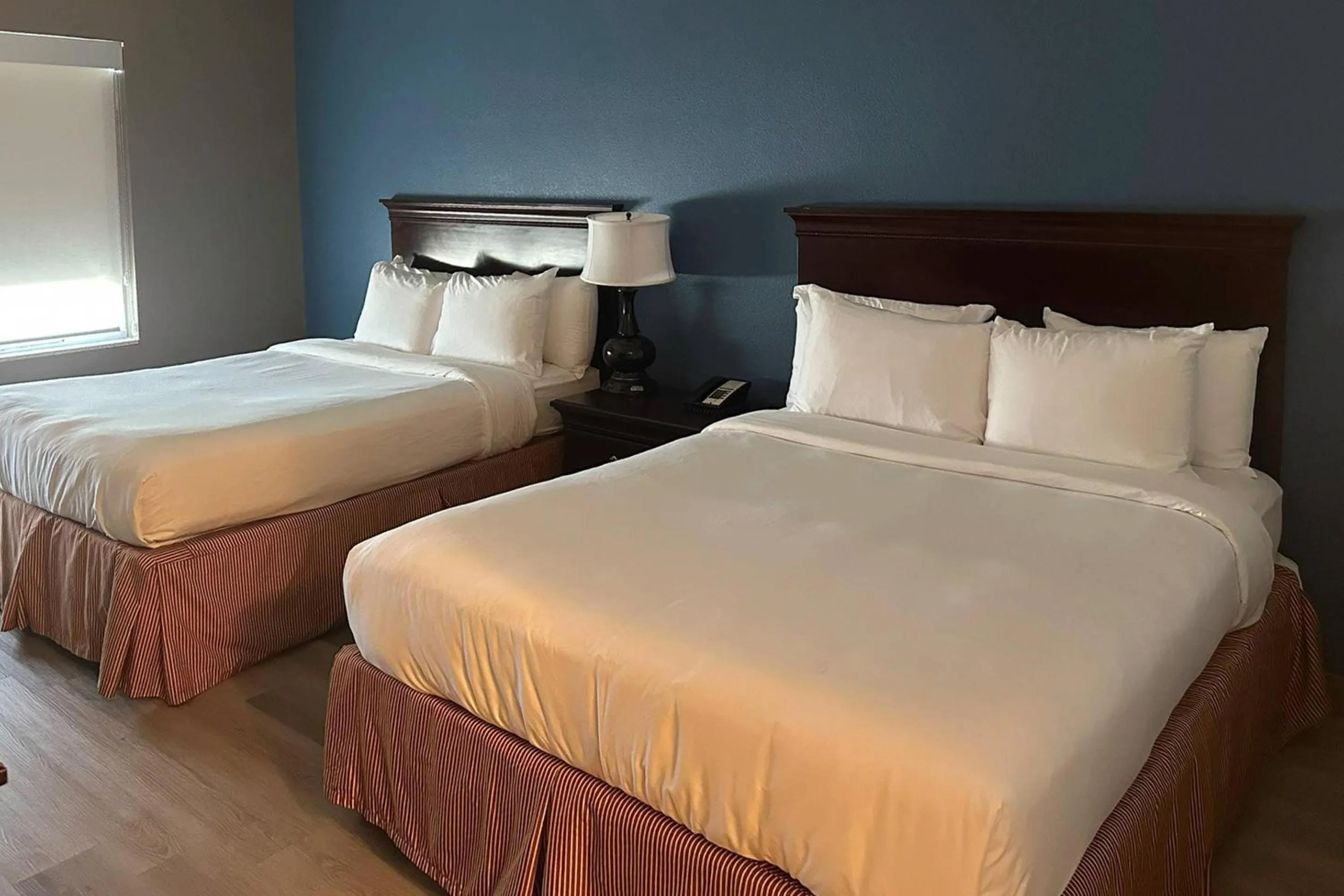 Bedroom, Bed in Country Inn & Suites by Radisson, Concord (Kannapolis), NC