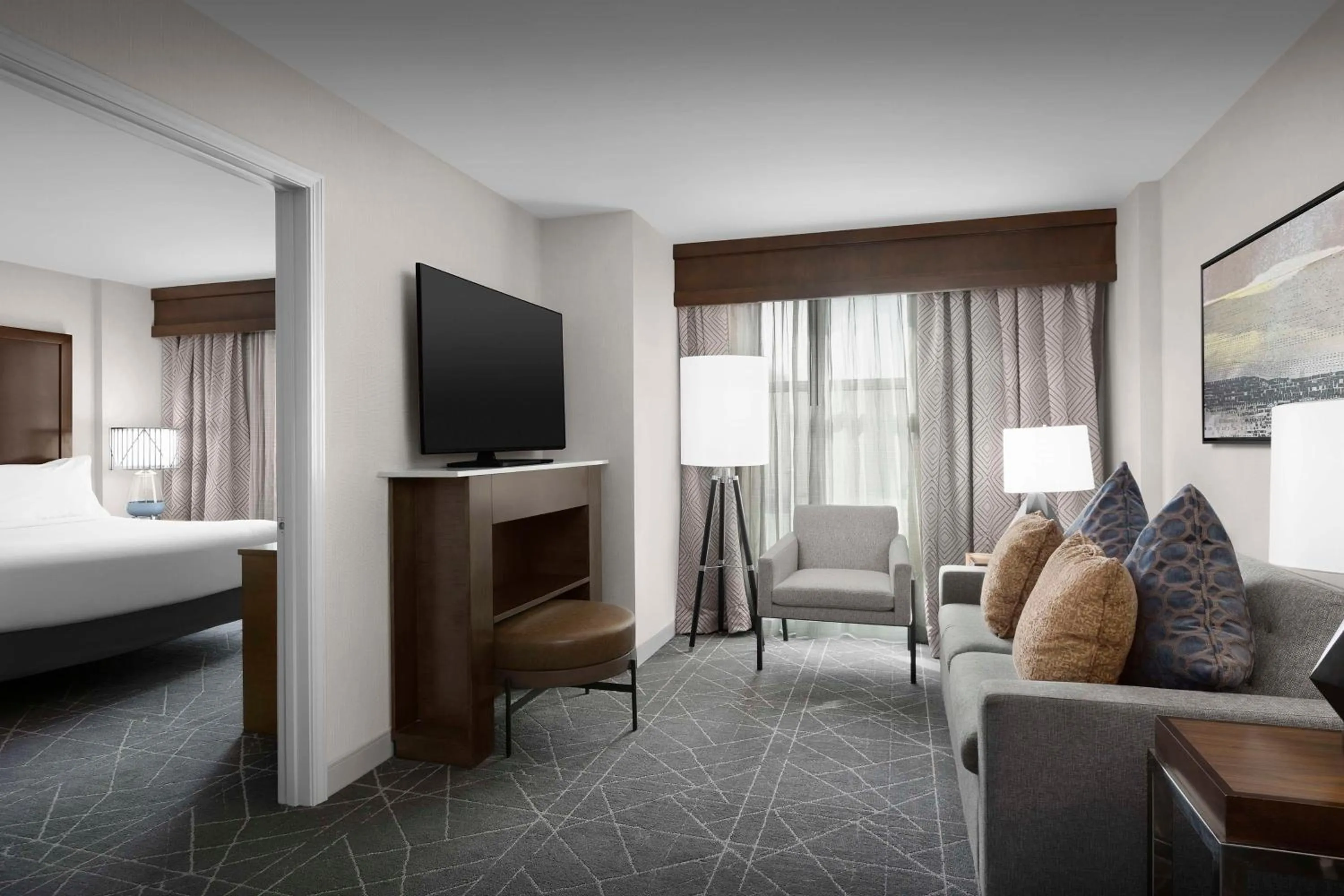 Living room, Bed in Embassy Suites Atlanta - Kennesaw Town Center