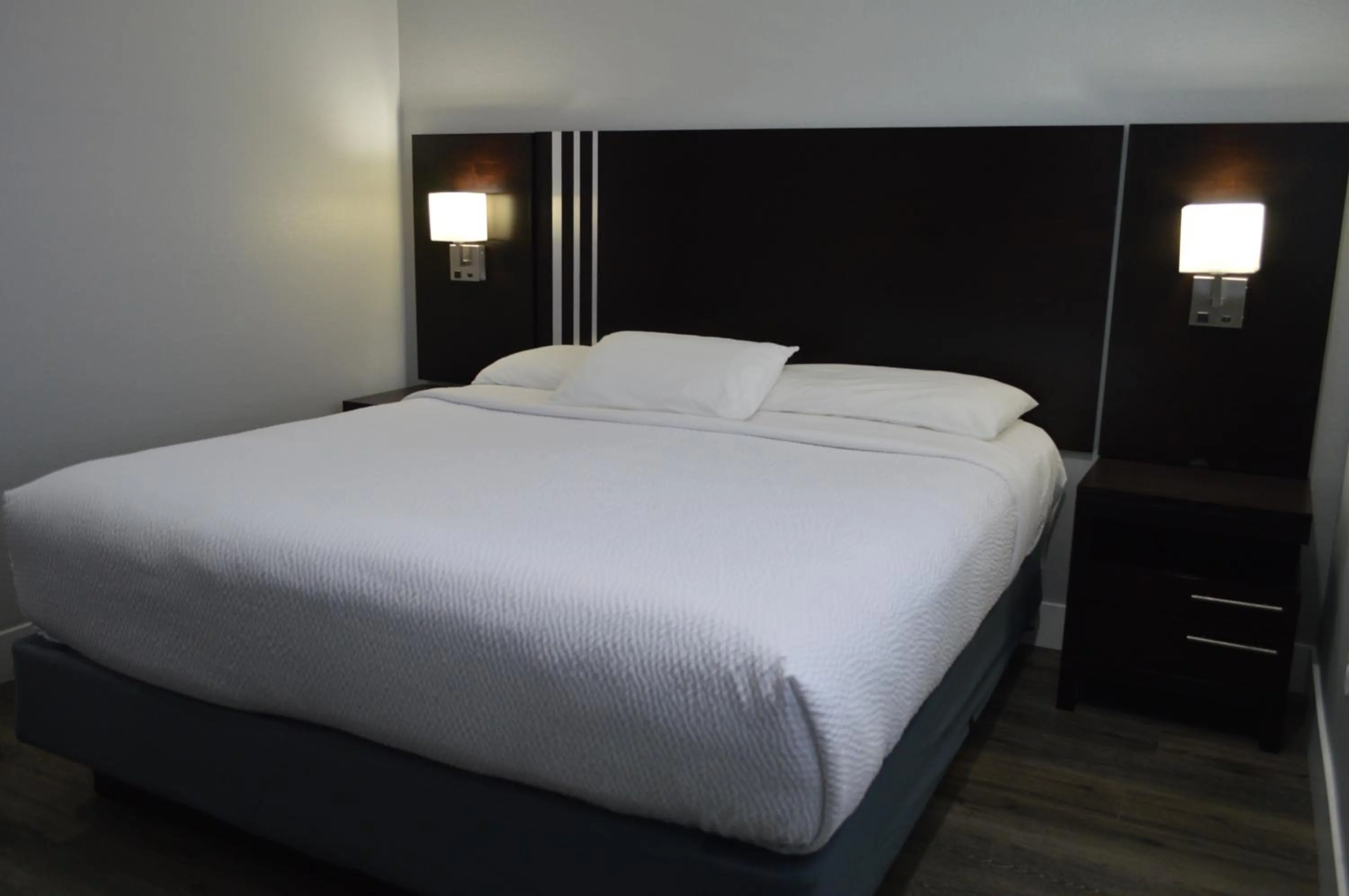 Bedroom, Bed in Fairview Inn & Suites