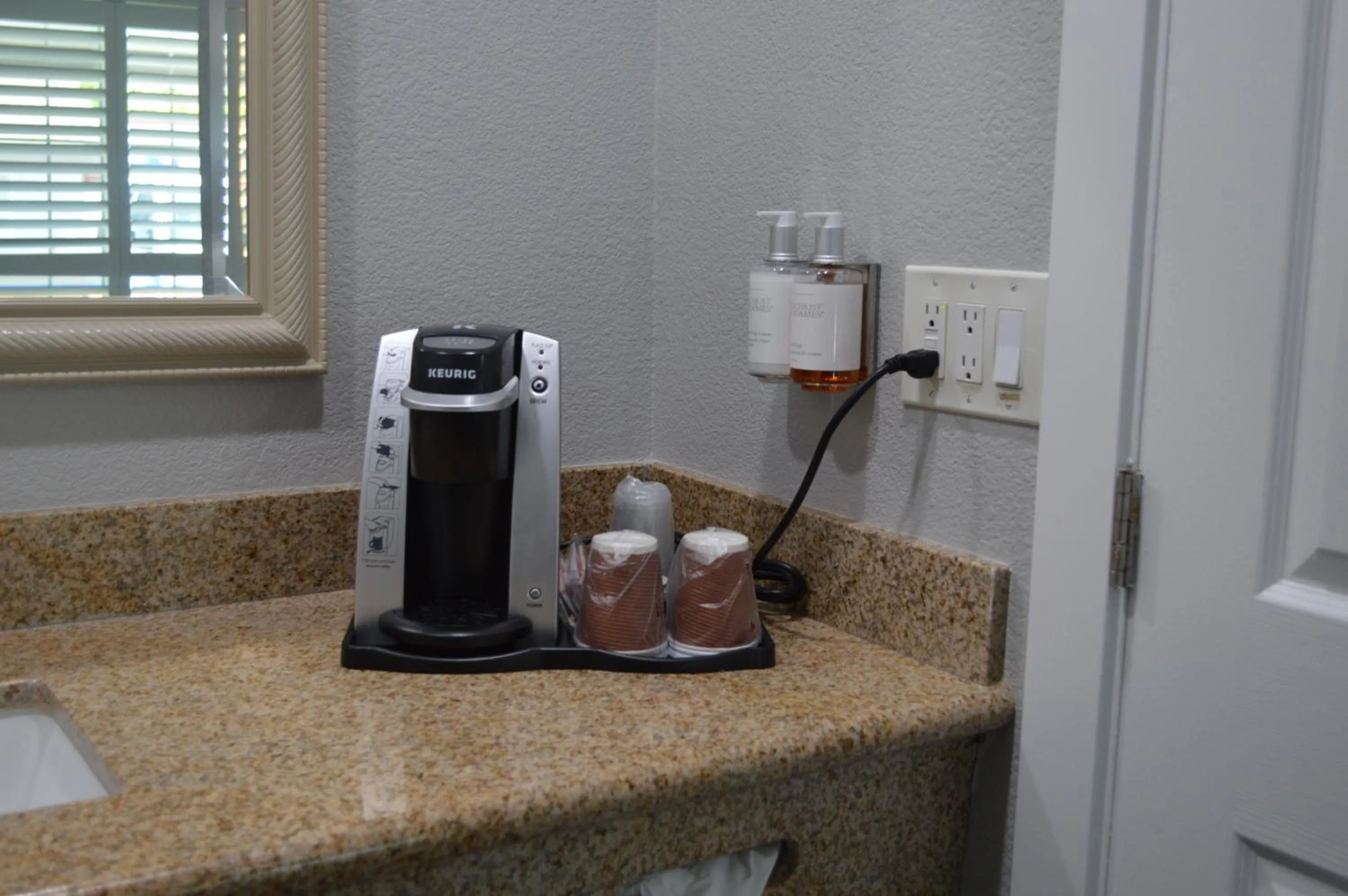 Coffee/tea facilities in Fairview Inn & Suites