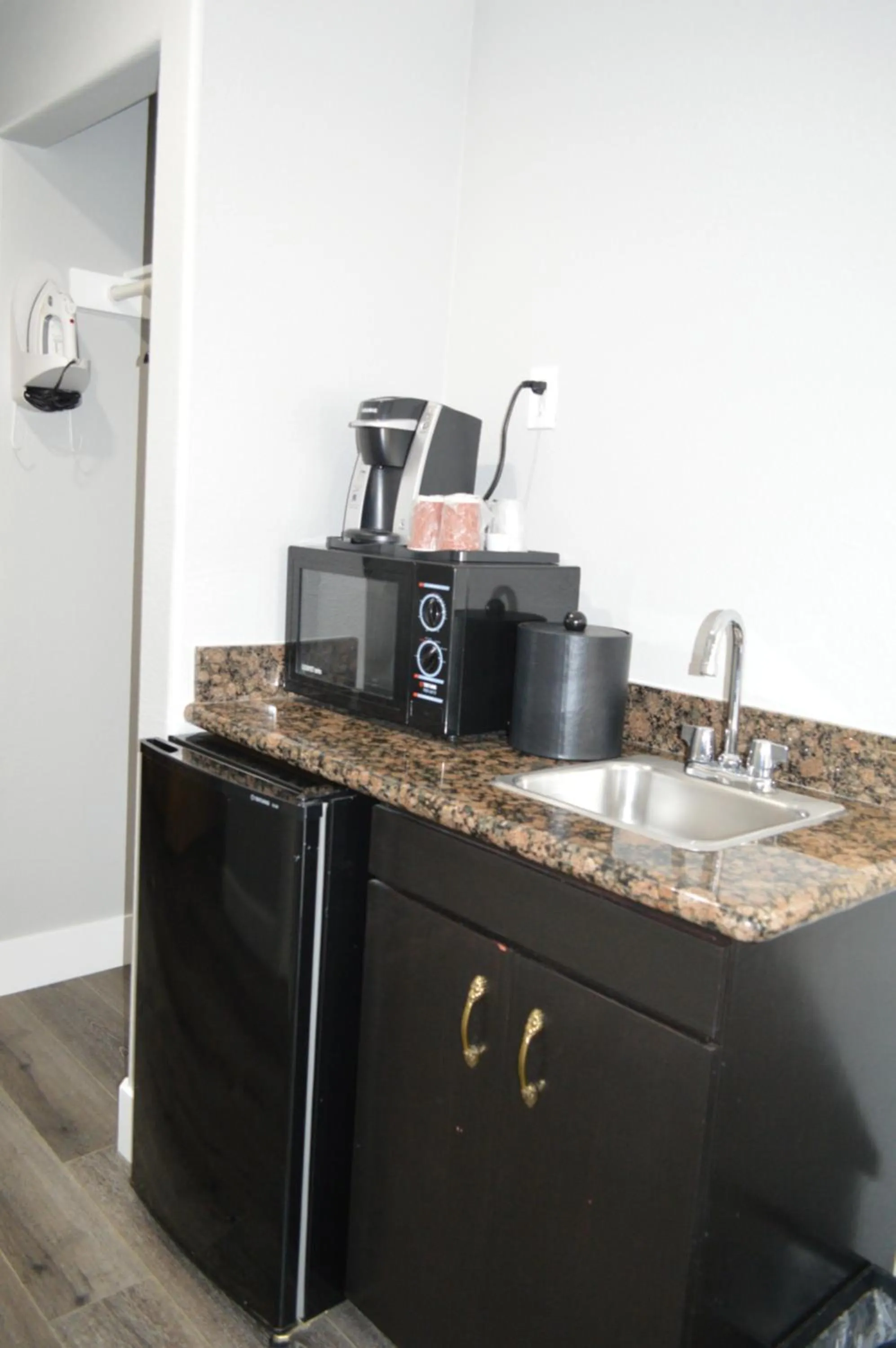 Coffee/tea facilities in Fairview Inn & Suites