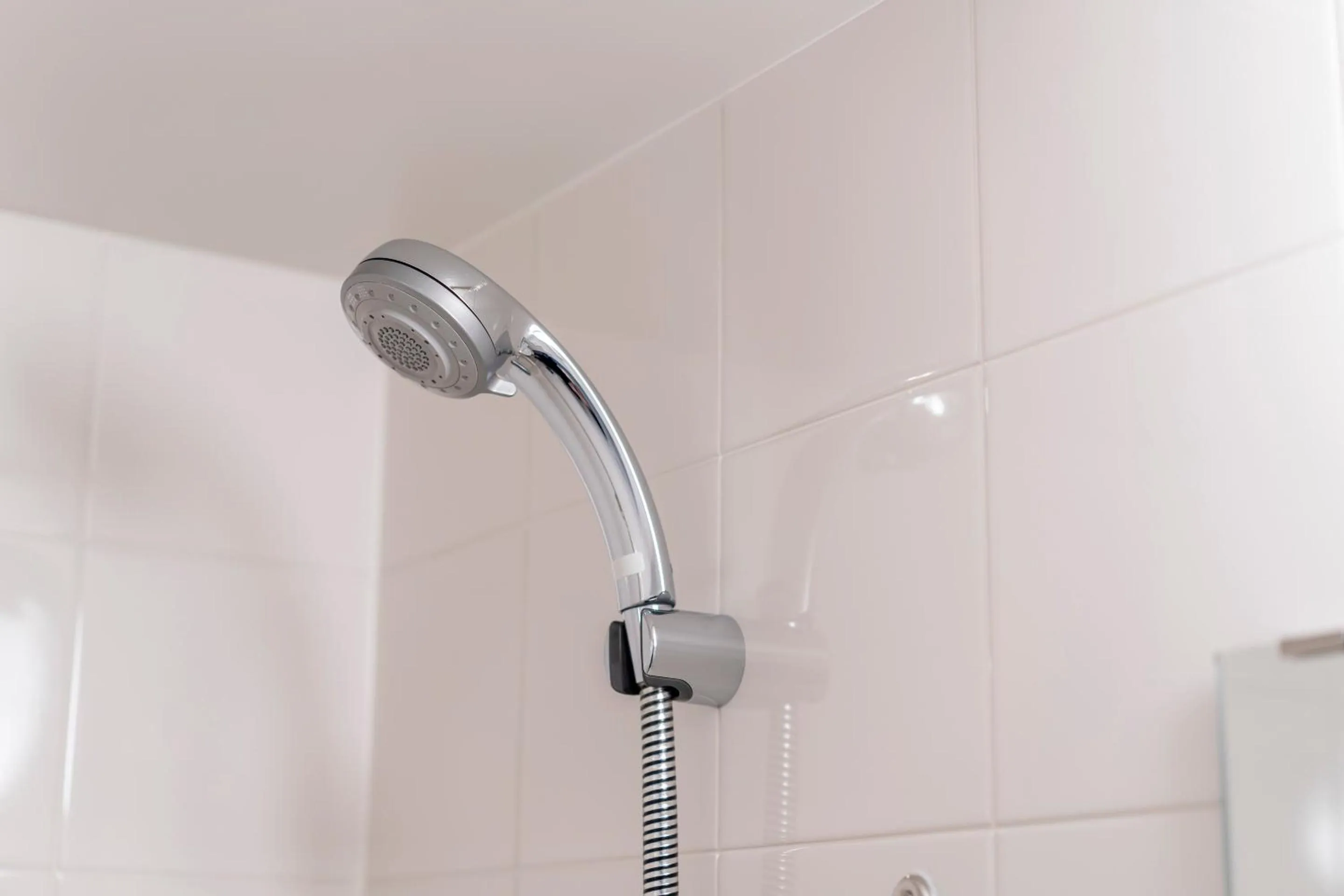 Shower in RESI STAY Jisco Hotel Kyoto Goshonishi