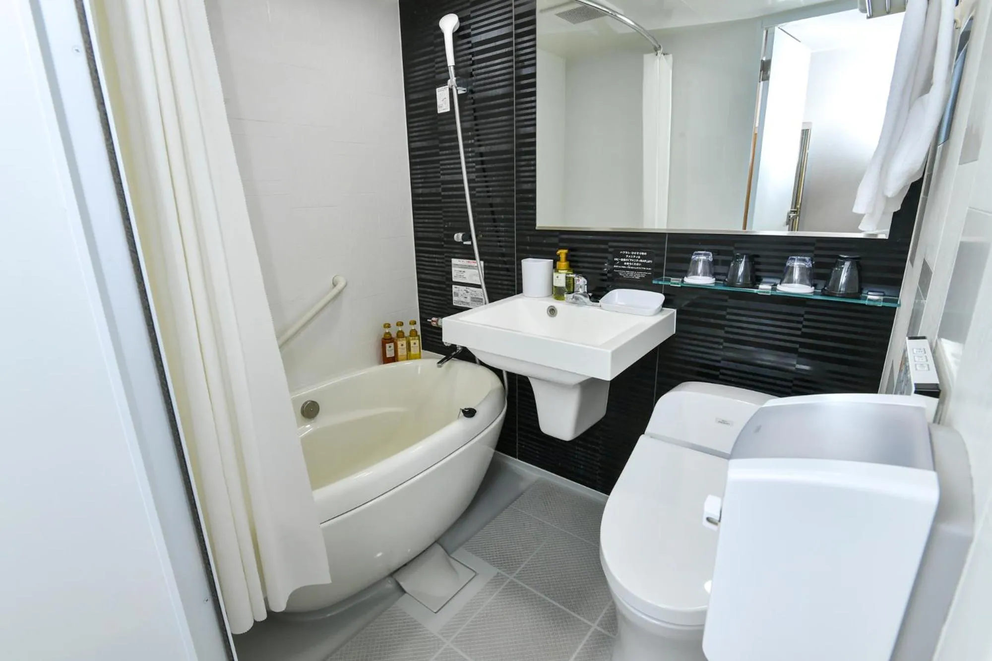 Photo of the whole room in Sanco Inn Nagoya Shinkansen-guchi Annex