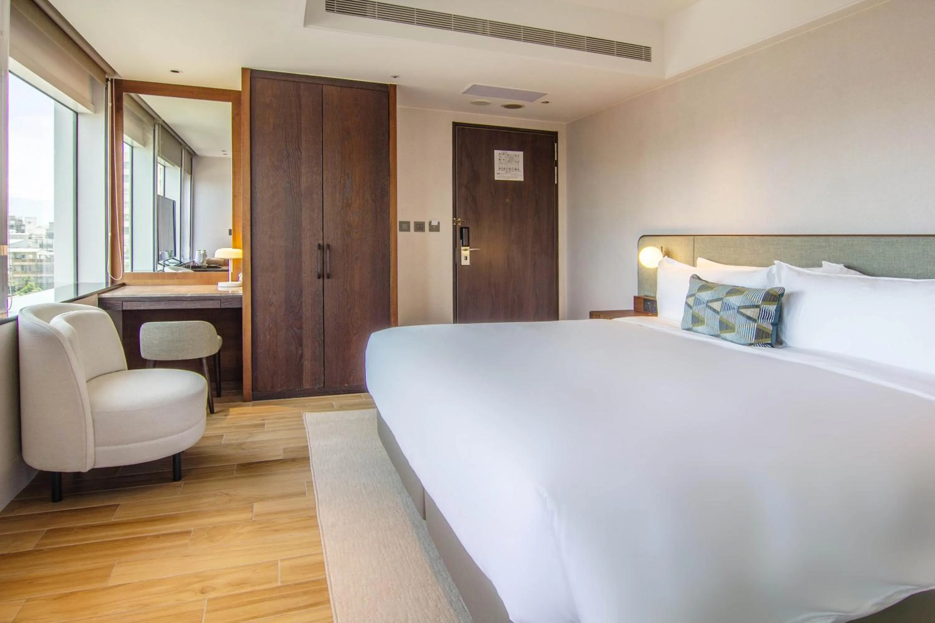 Photo of the whole room, Bed in Kilin Hotel, JiaoXi