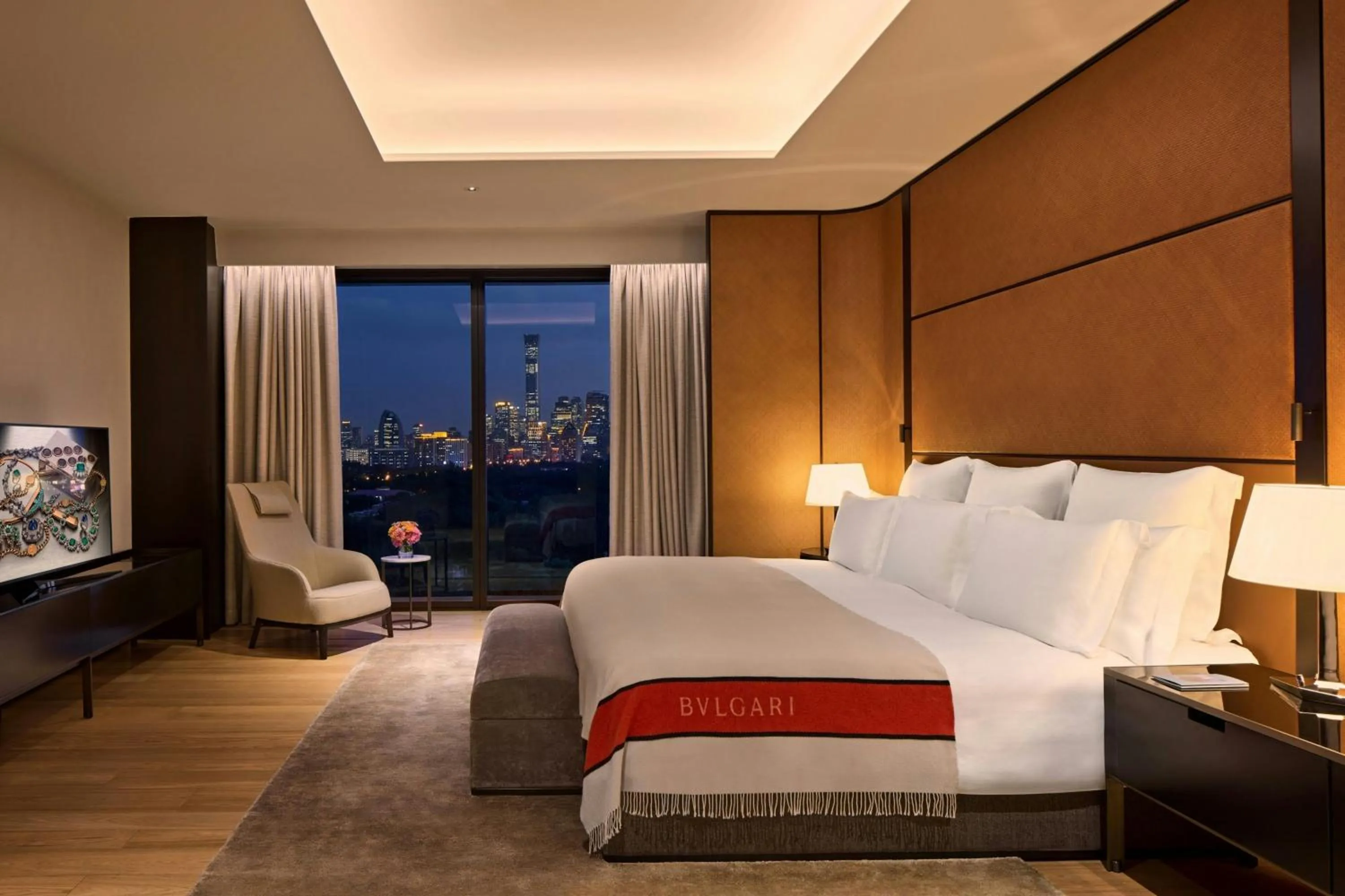 Photo of the whole room, Bed in Bvlgari Hotel Beijing