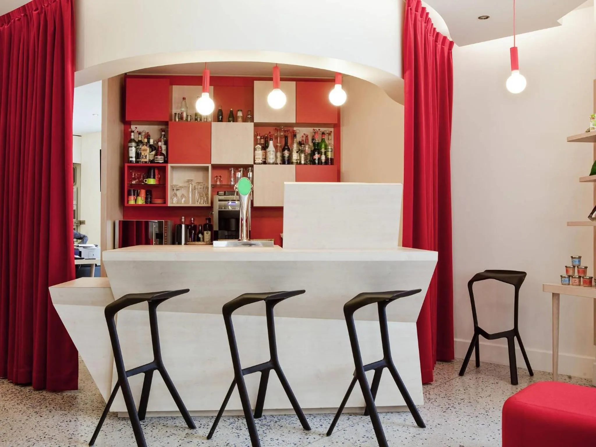 Lounge or bar in ibis Styles Paris Mairie de Montreuil