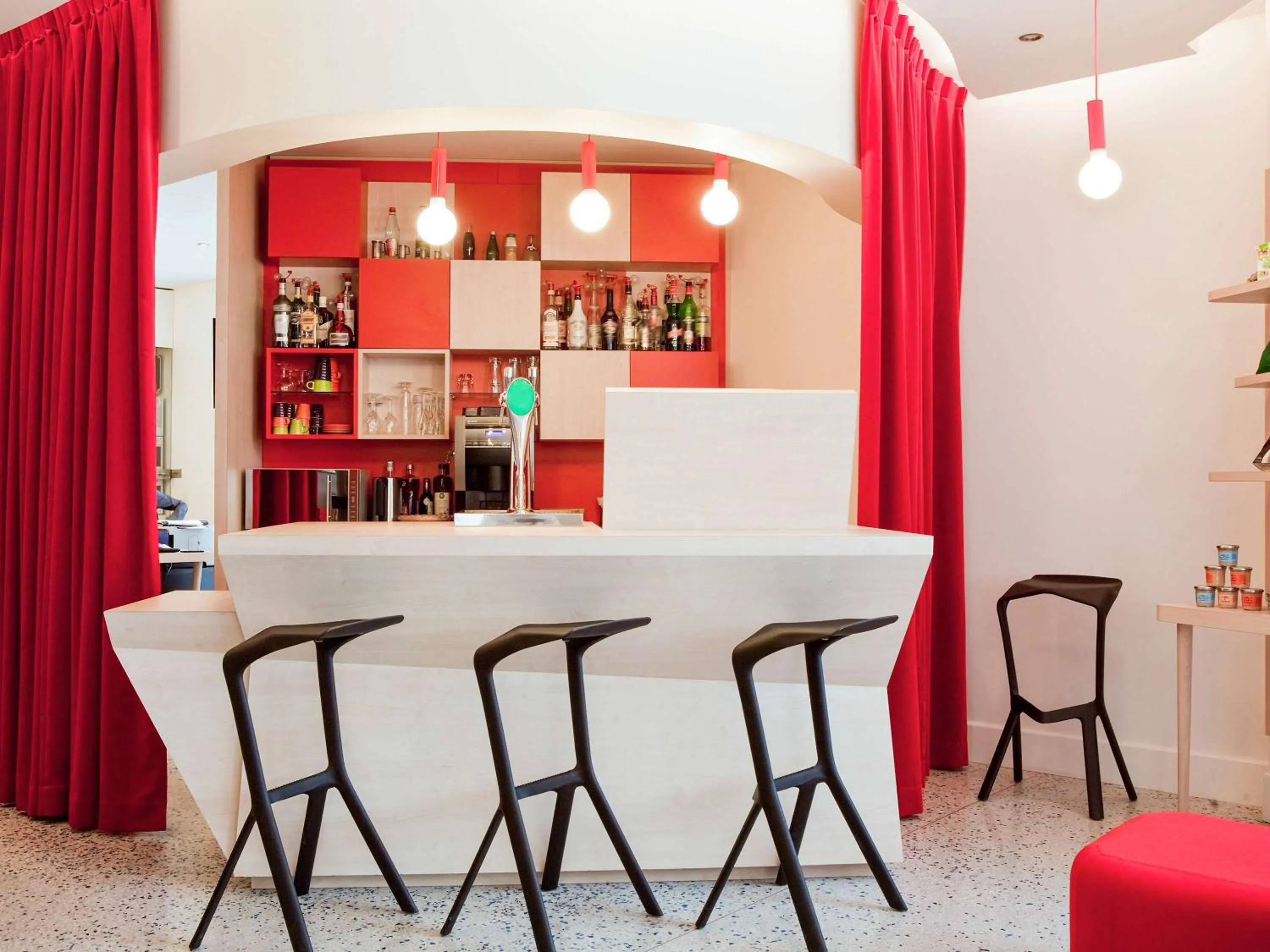 Lounge or bar in ibis Styles Paris Mairie de Montreuil
