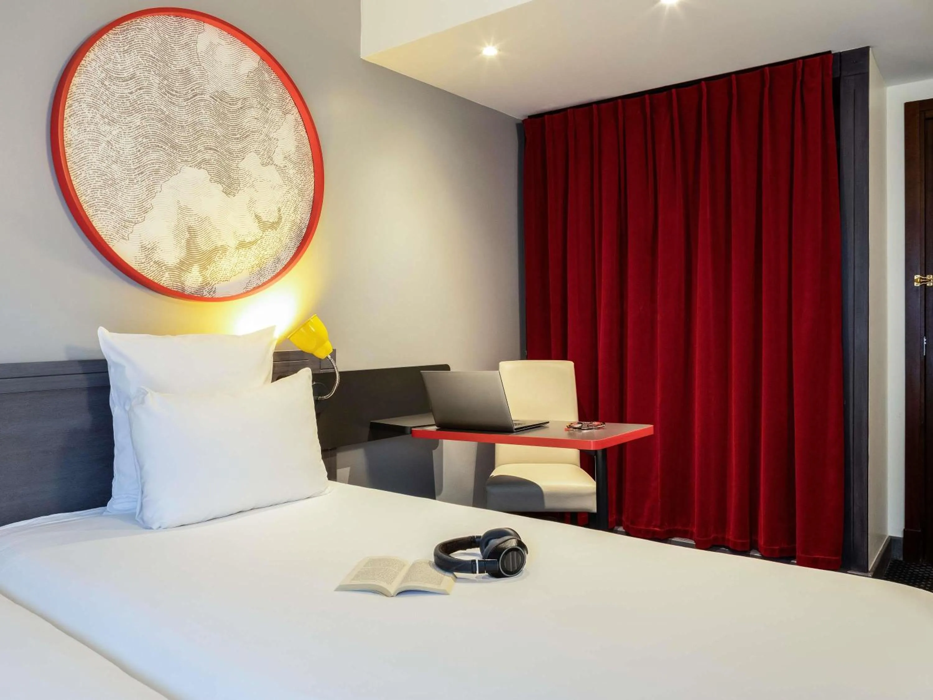 Bedroom, Bed in ibis Styles Paris Mairie de Montreuil