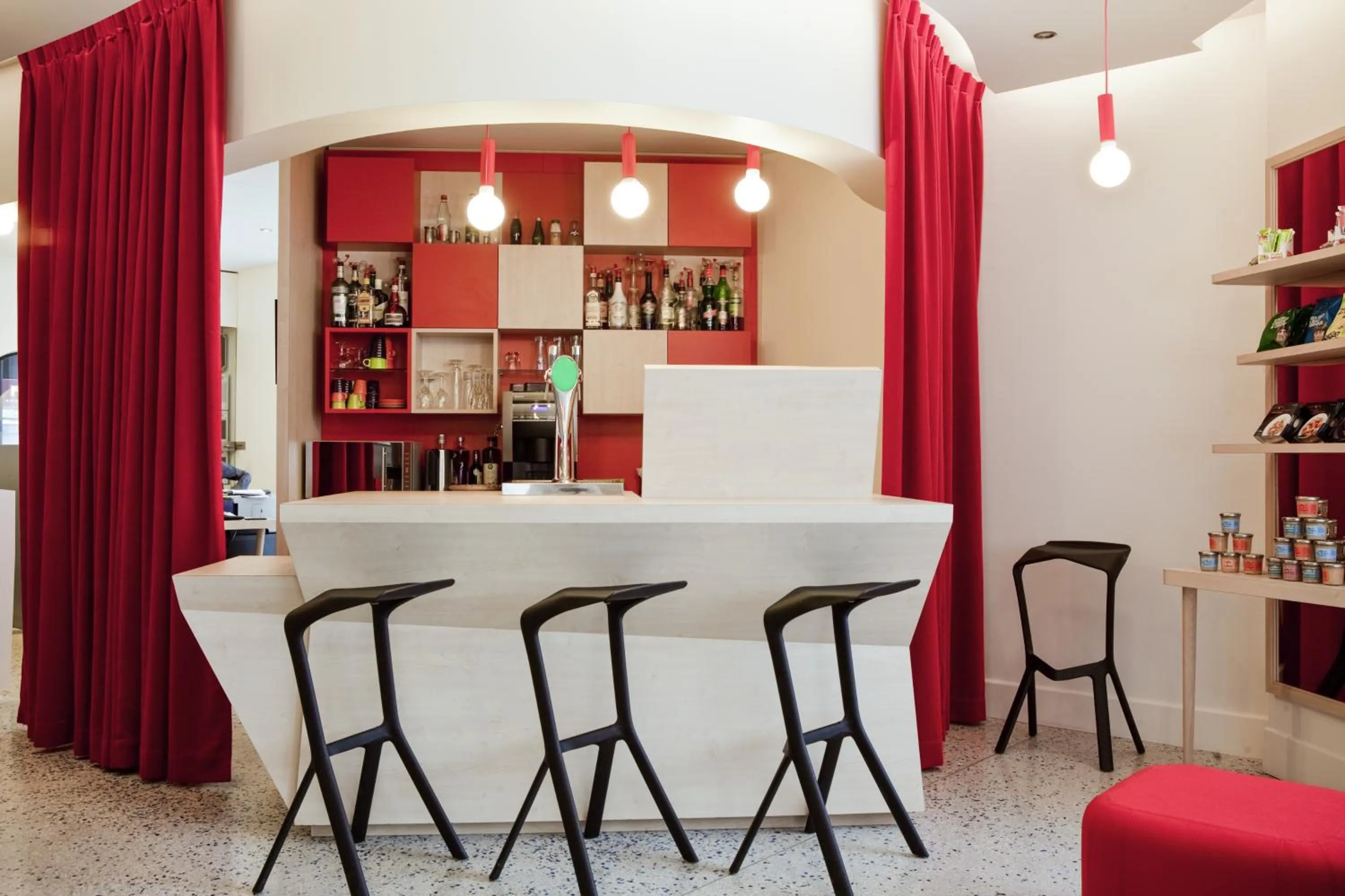 Lounge or bar in ibis Styles Paris Mairie de Montreuil