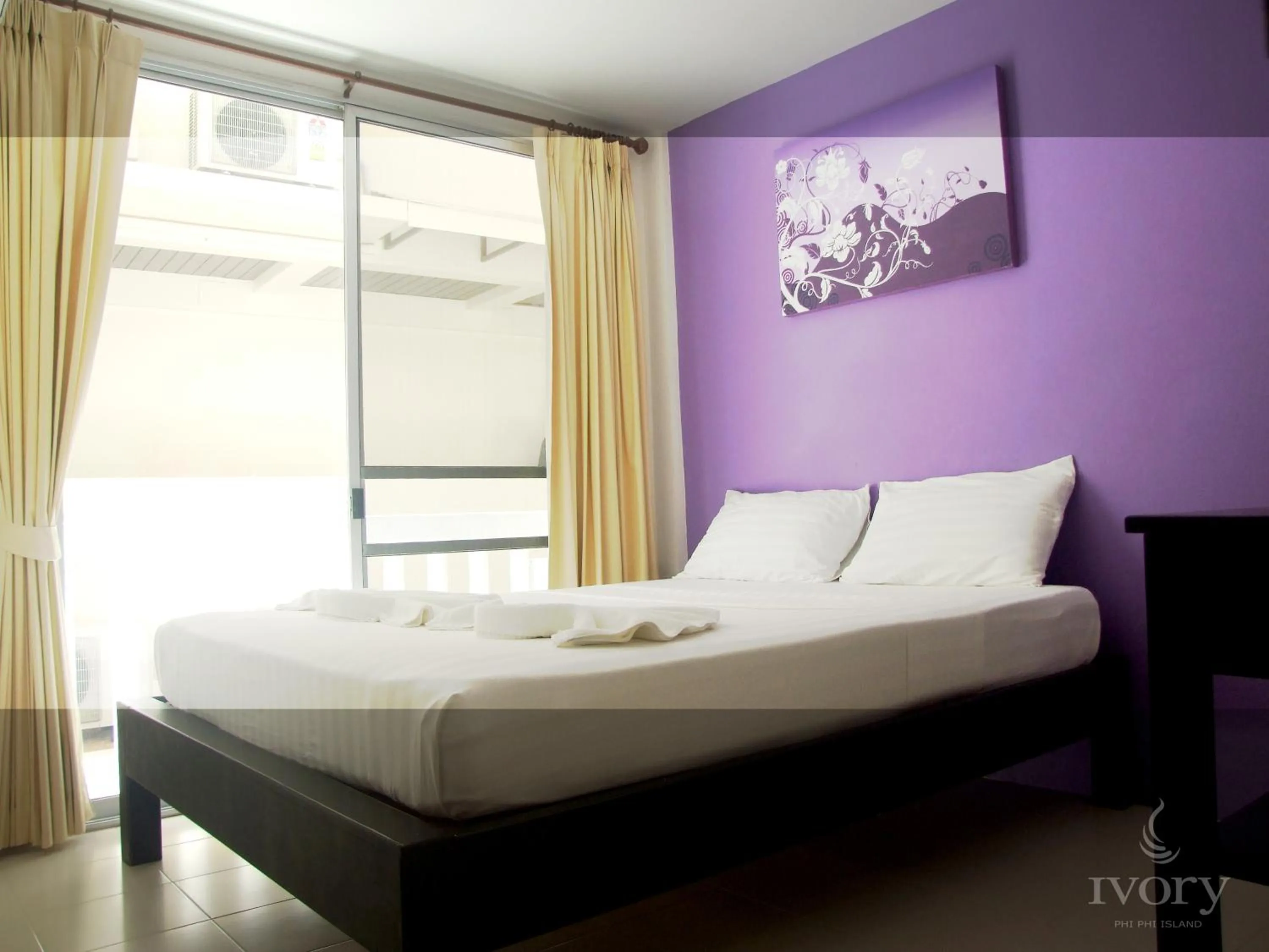 Bed in Ivory Phi Phi Island