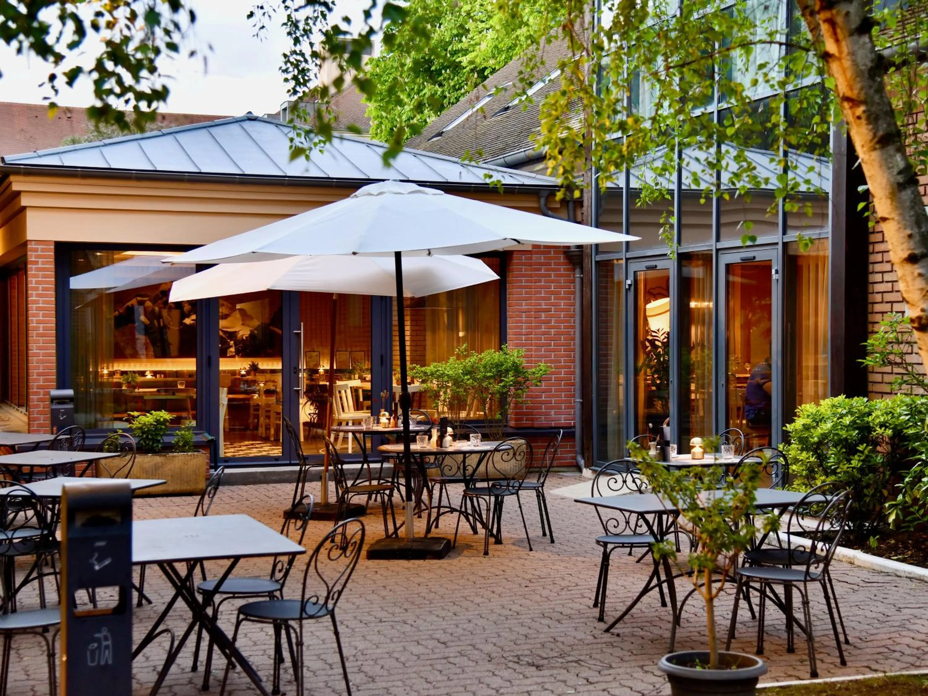 Patio in ibis Maisons Laffitte