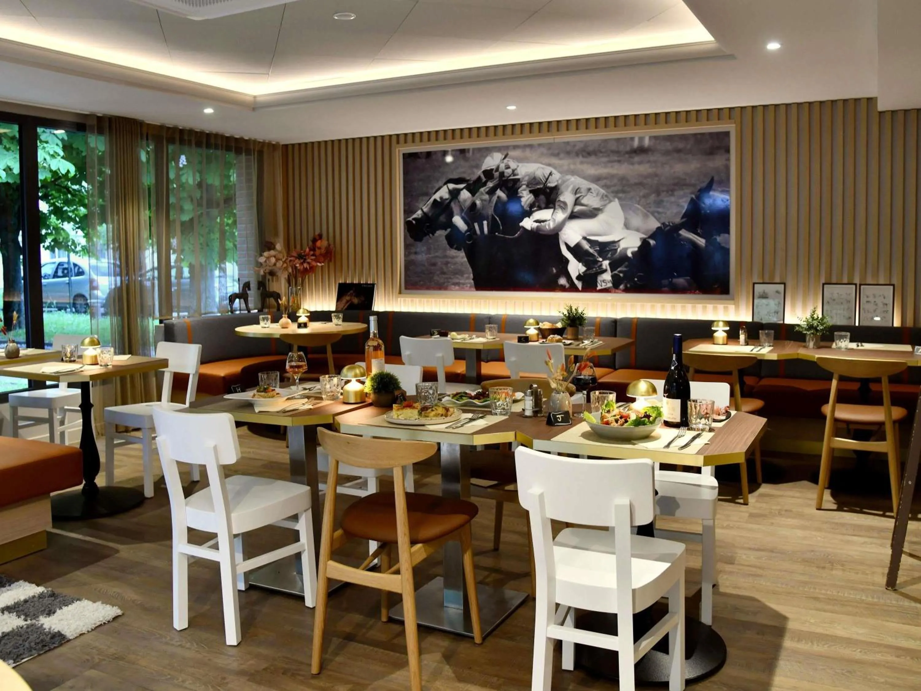 Restaurant/places to eat in ibis Maisons Laffitte