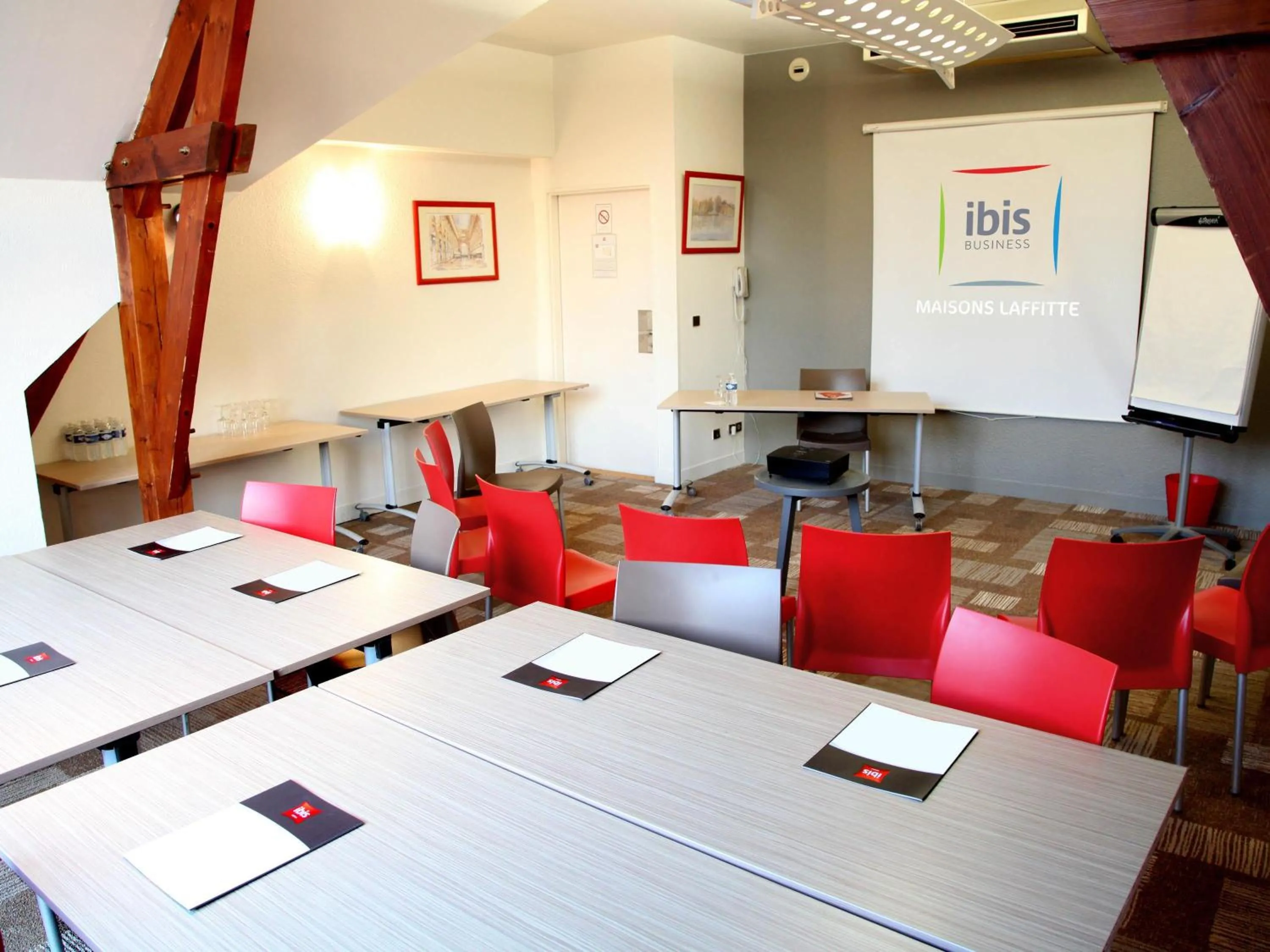Meeting/conference room in ibis Maisons Laffitte