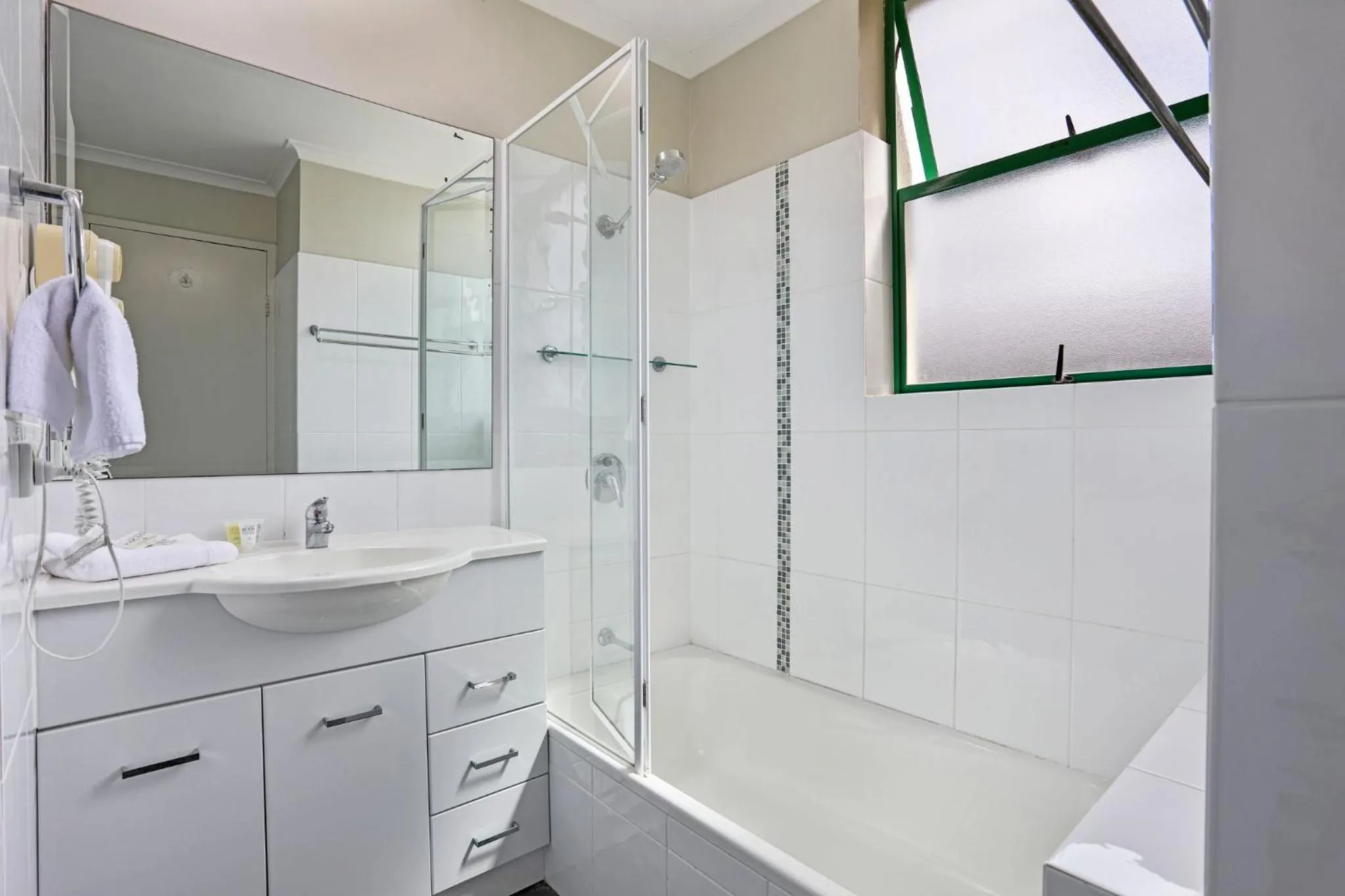 Bathroom in Headland Gardens Holiday Apartments