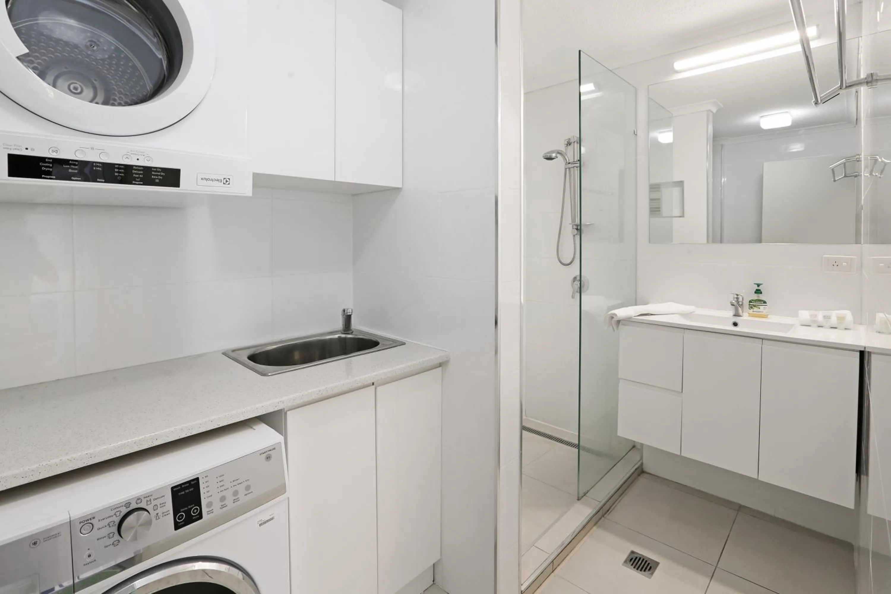 Bathroom in Headland Gardens Holiday Apartments