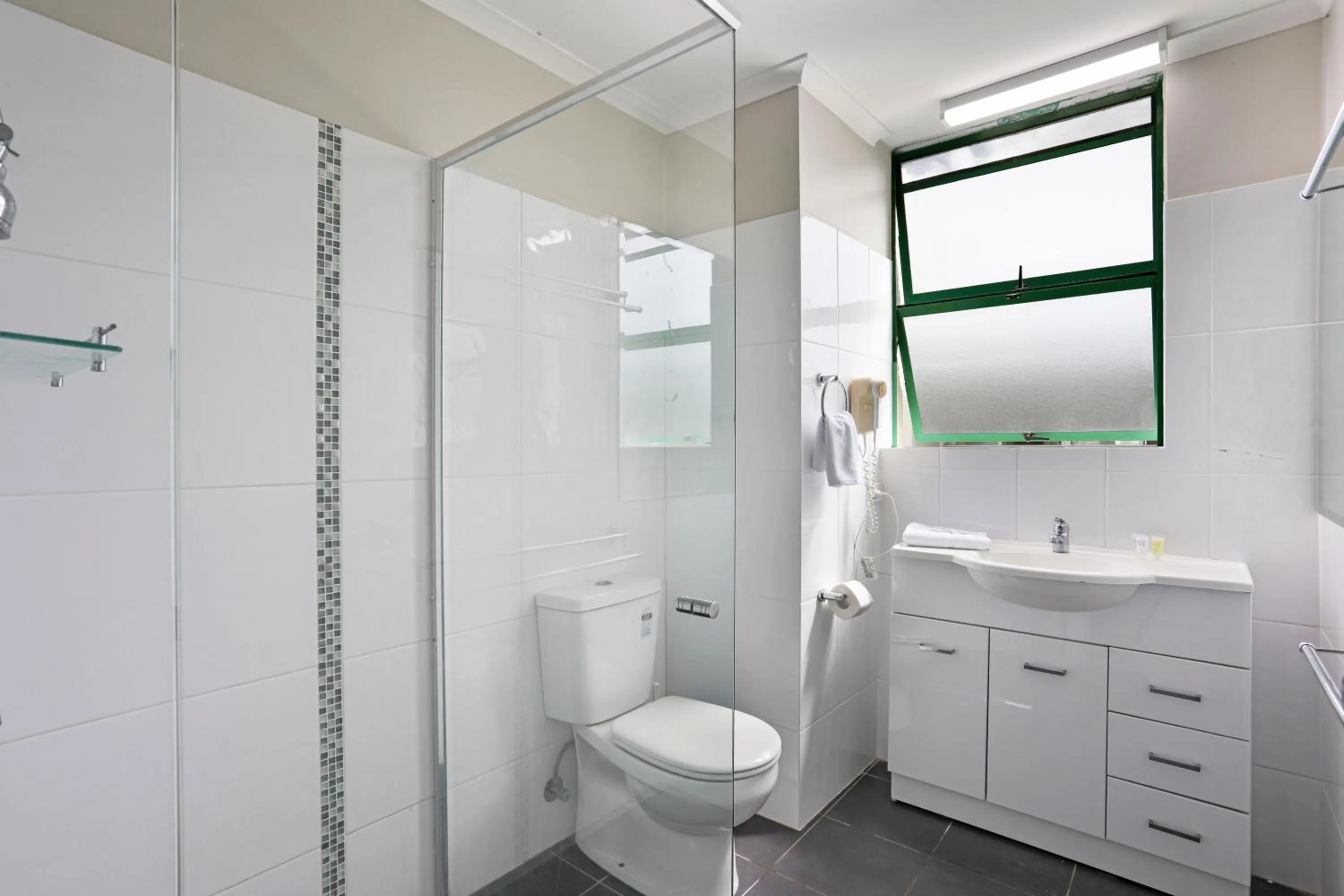 Bathroom in Headland Gardens Holiday Apartments