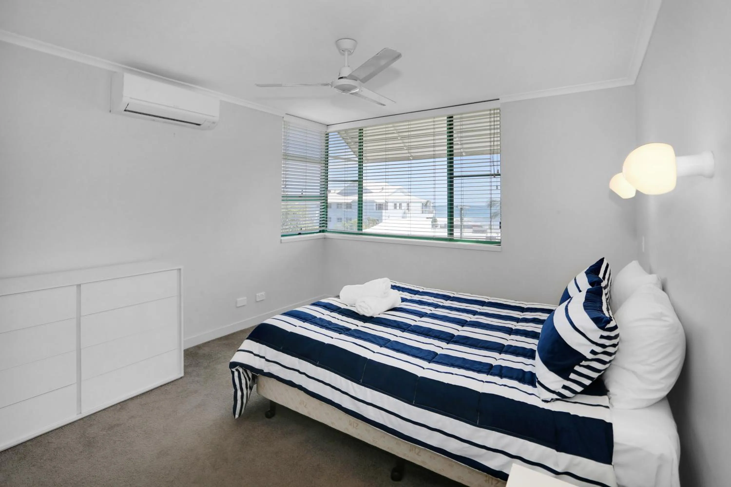 Bedroom, Bed in Headland Gardens Holiday Apartments