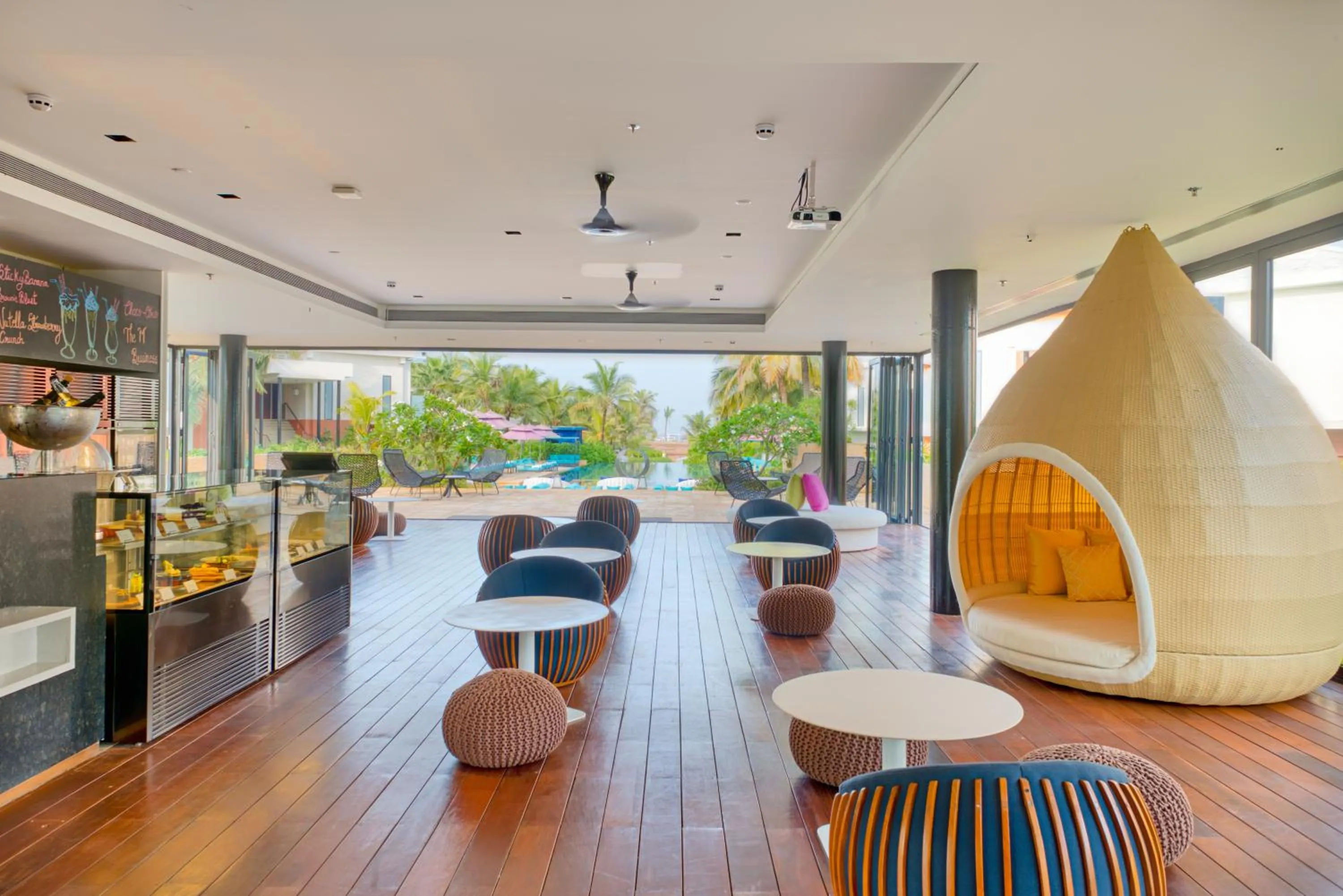 Restaurant/places to eat in Azaya Beach Resort Goa