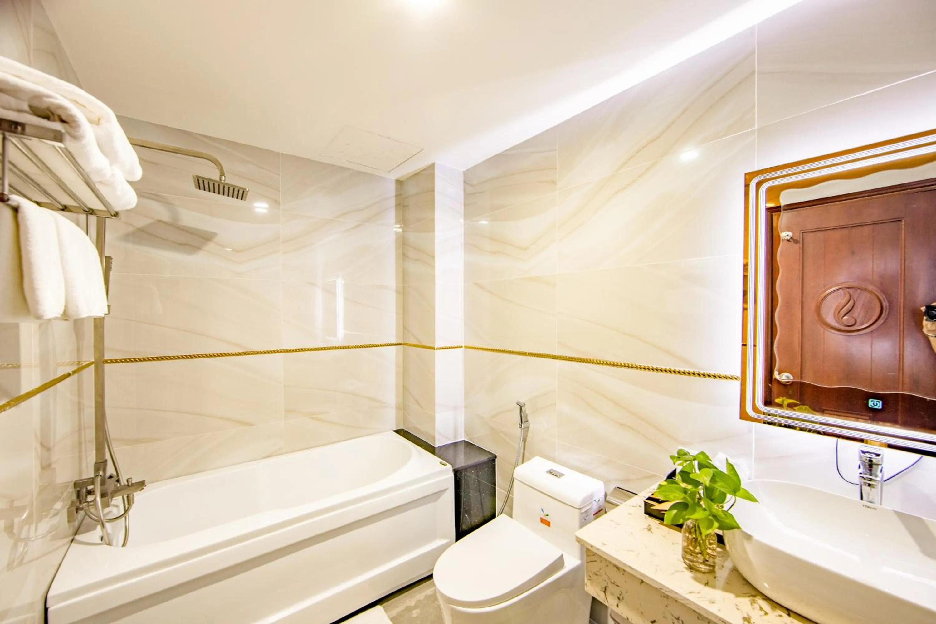 Bath in Nicecy Saigon Hotel