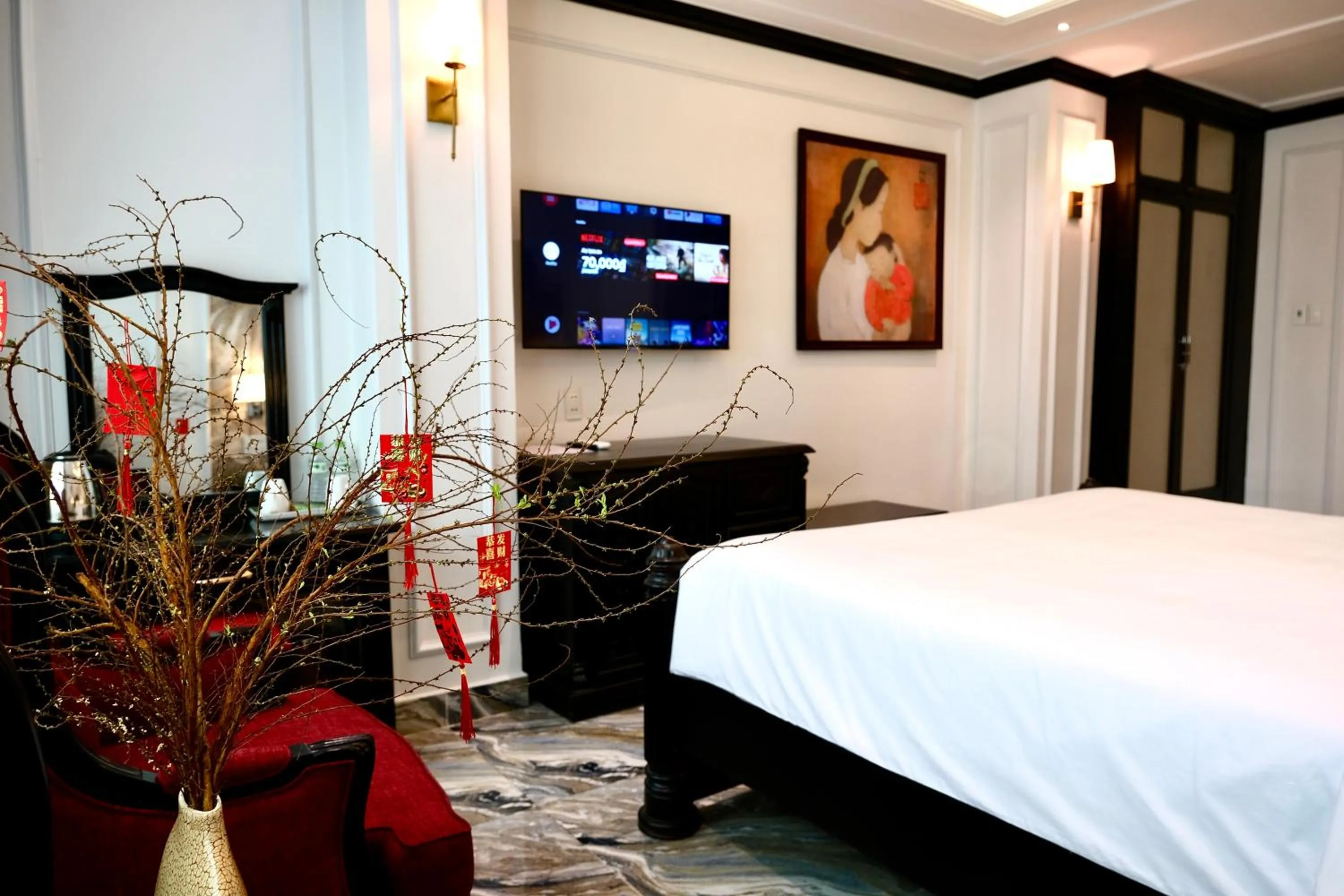 TV and multimedia in Nicecy Saigon Hotel
