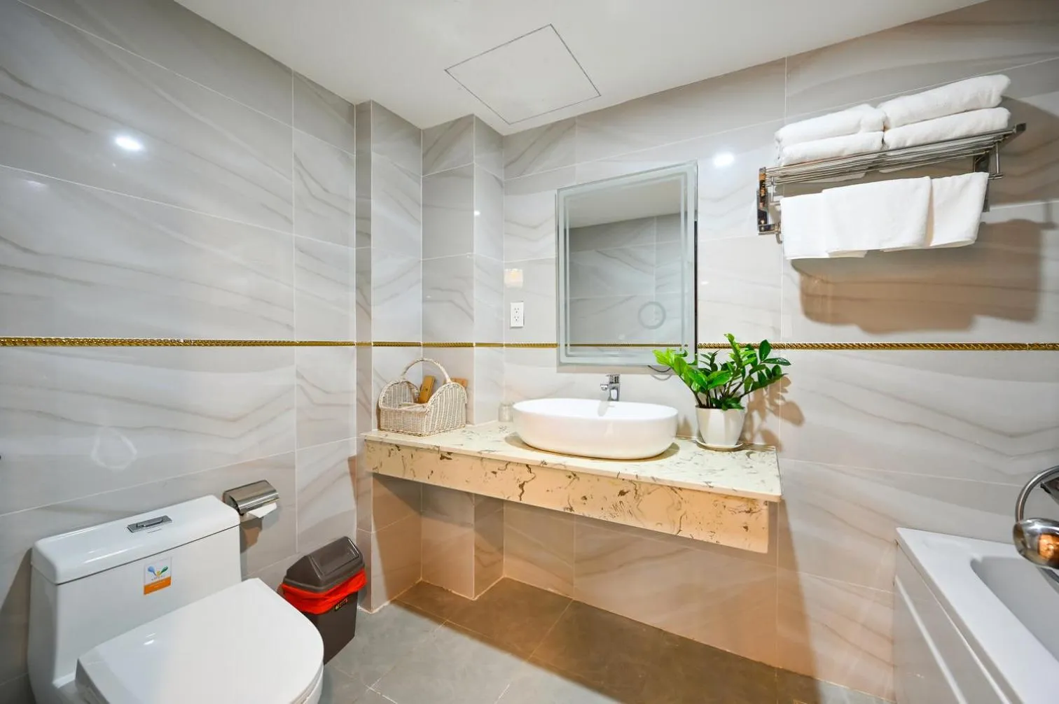 Bath in Nicecy Saigon Hotel