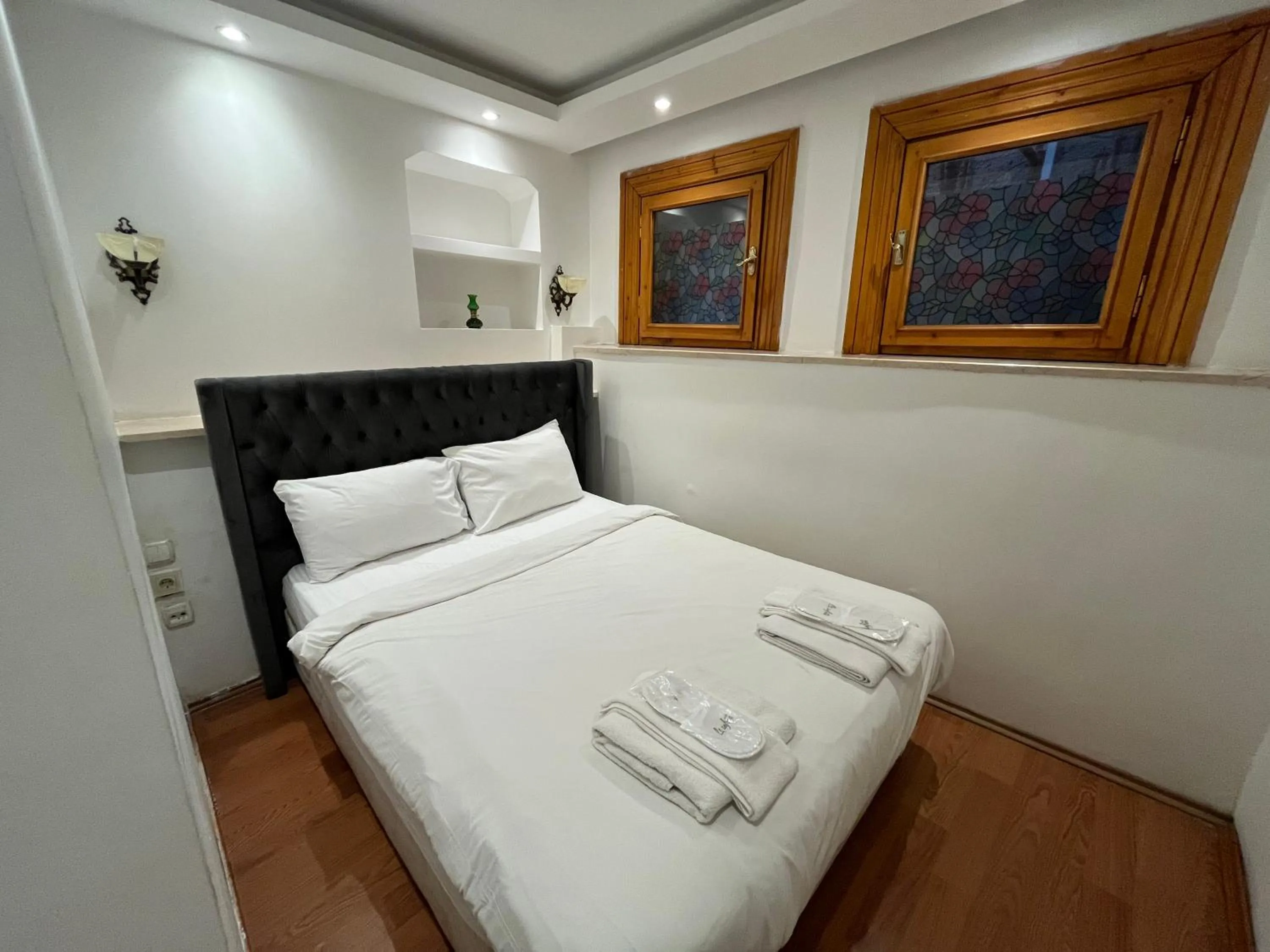 Bed in Le Safran Suite Hotel