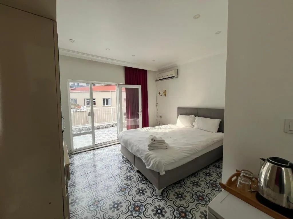 Bed in Le Safran Suite Hotel