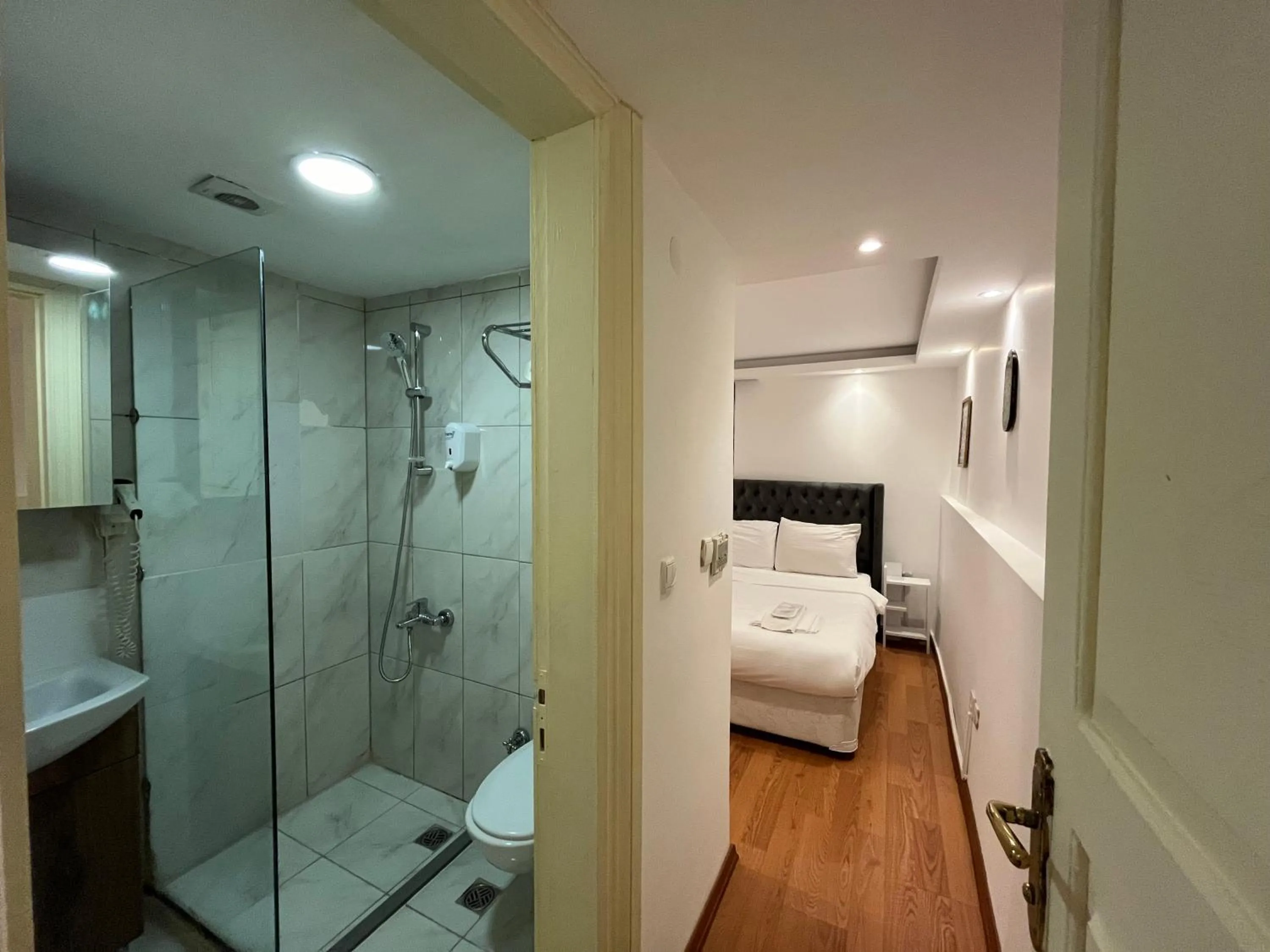 Bed in Le Safran Suite Hotel