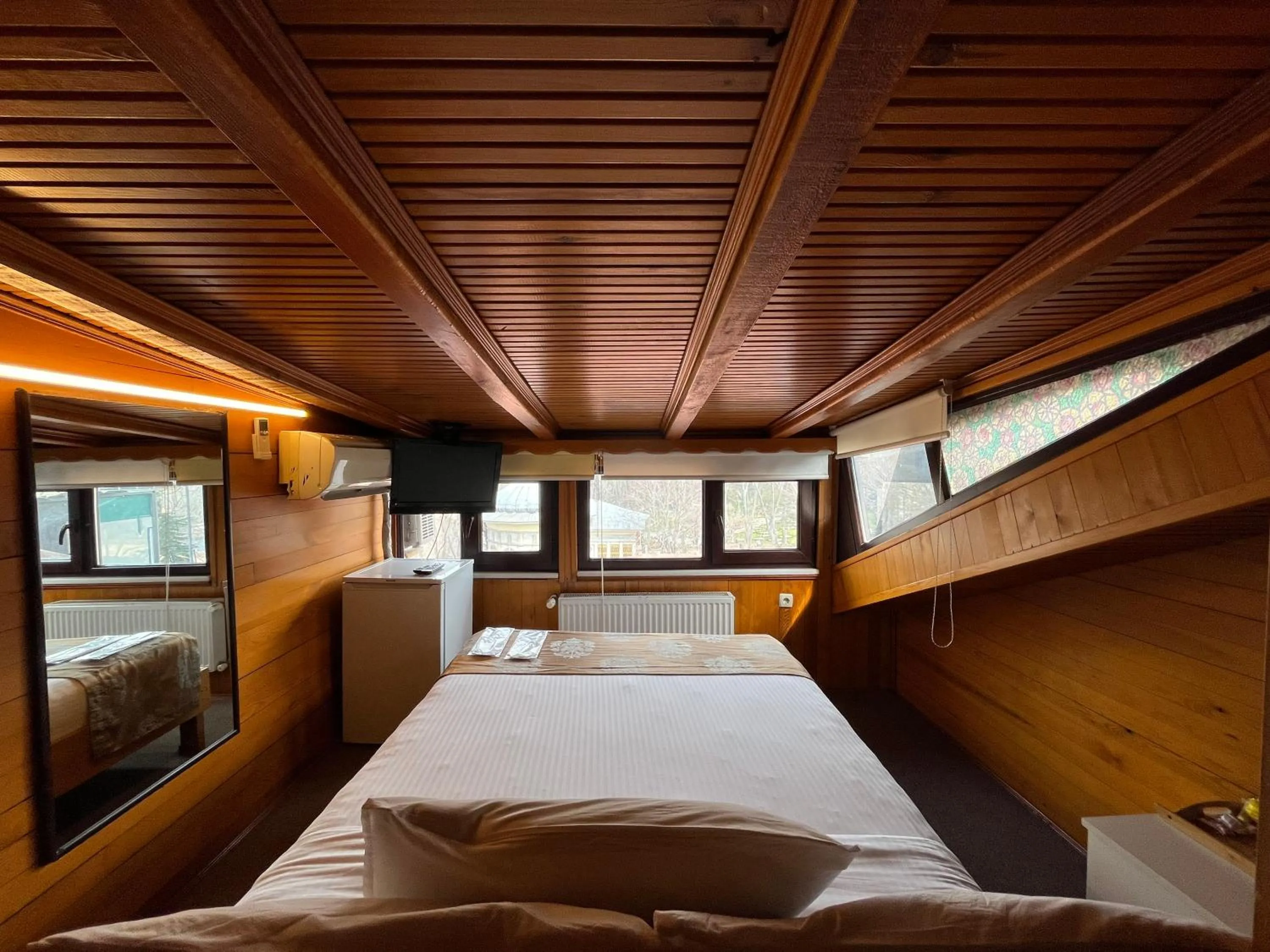 Bed in Le Safran Suite Hotel